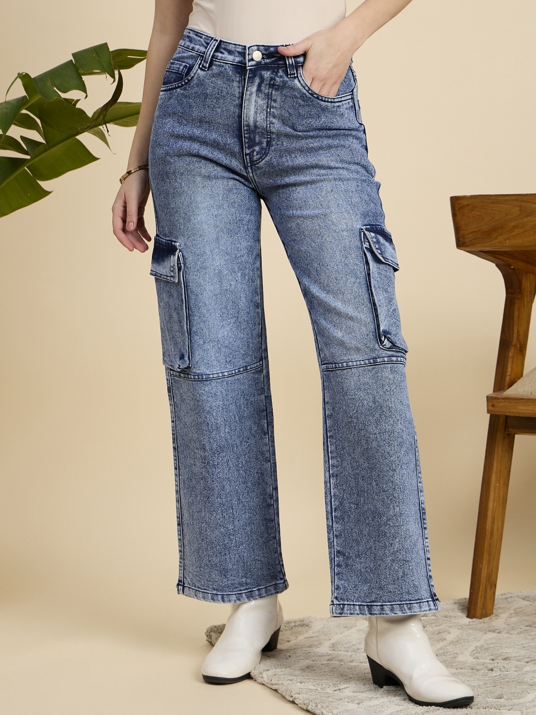 Mast & Harbour Women Classic Straight Fit High-Rise Heavy Fade Cargo Styles Jeans, Blue
Mast & Harbour Women Classic Straight Fit High-Rise Heavy Fade Cargo Styles Jeans, Blue