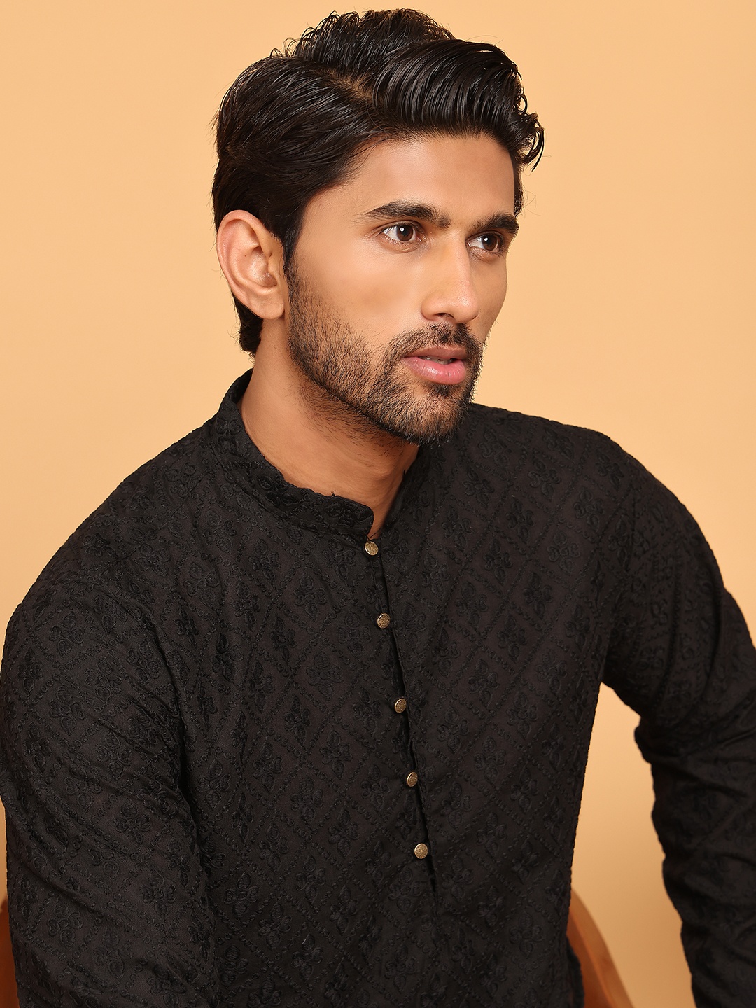 Jompers Men Floral Embroidered Regular Chikankari Pure Cotton Kurta with Pyjamas, Black
Jompers Men Floral Embroidered Regular Chikankari Pure Cotton Kurta with Pyjamas, Black