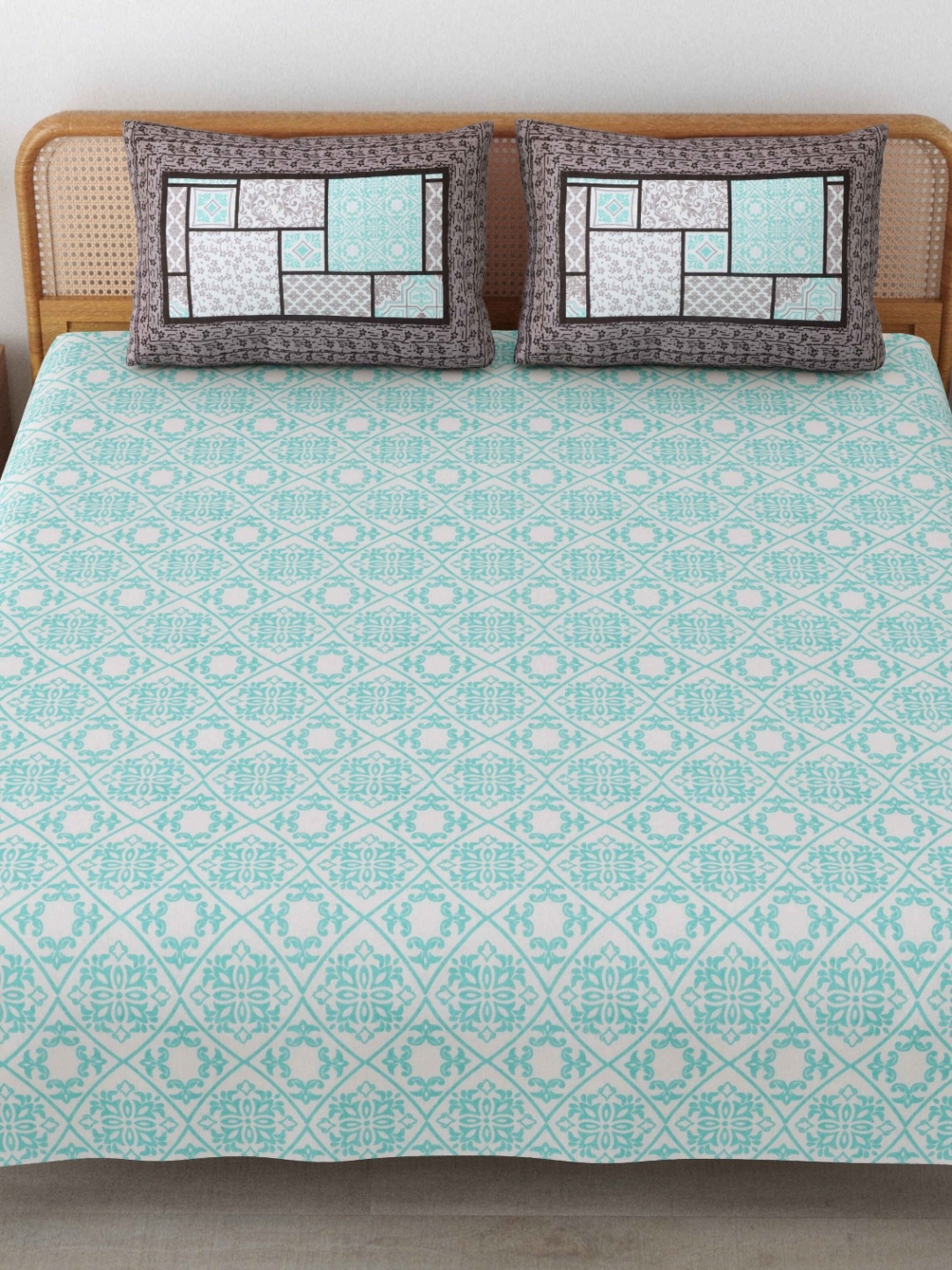 MAFATLAL Sanskriti White Printed Pure Cotton 144 TC King Bedsheet Set 2.34 m x 2.7 m
MAFATLAL Sanskriti White Printed Pure Cotton 144 TC King Bedsheet Set 2.34 m x 2.7 m