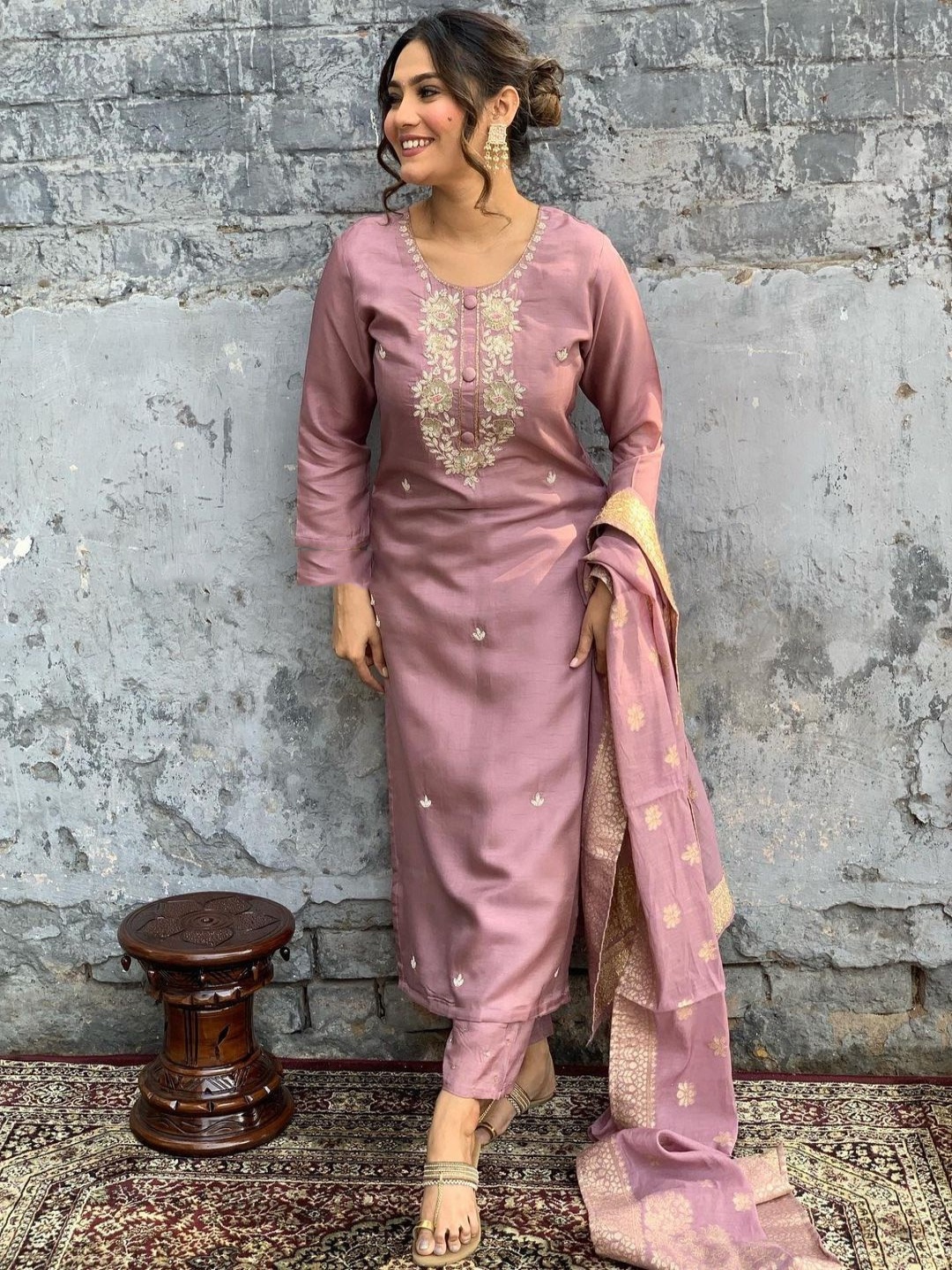 choiceit Floral Embroidered Sequinned Chanderi Silk Kurta With Trouser And Dupatta, Pink
choiceit Floral Embroidered Sequinned Chanderi Silk Kurta With Trouser And Dupatta, Pink