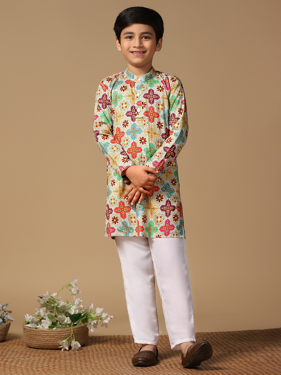Sangria Boys Blue Floral Printed Band Collar Long Sleeves Straight Kurta With Trousers
Sangria Boys Blue Floral Printed Band Collar Long Sleeves Straight Kurta With Trousers