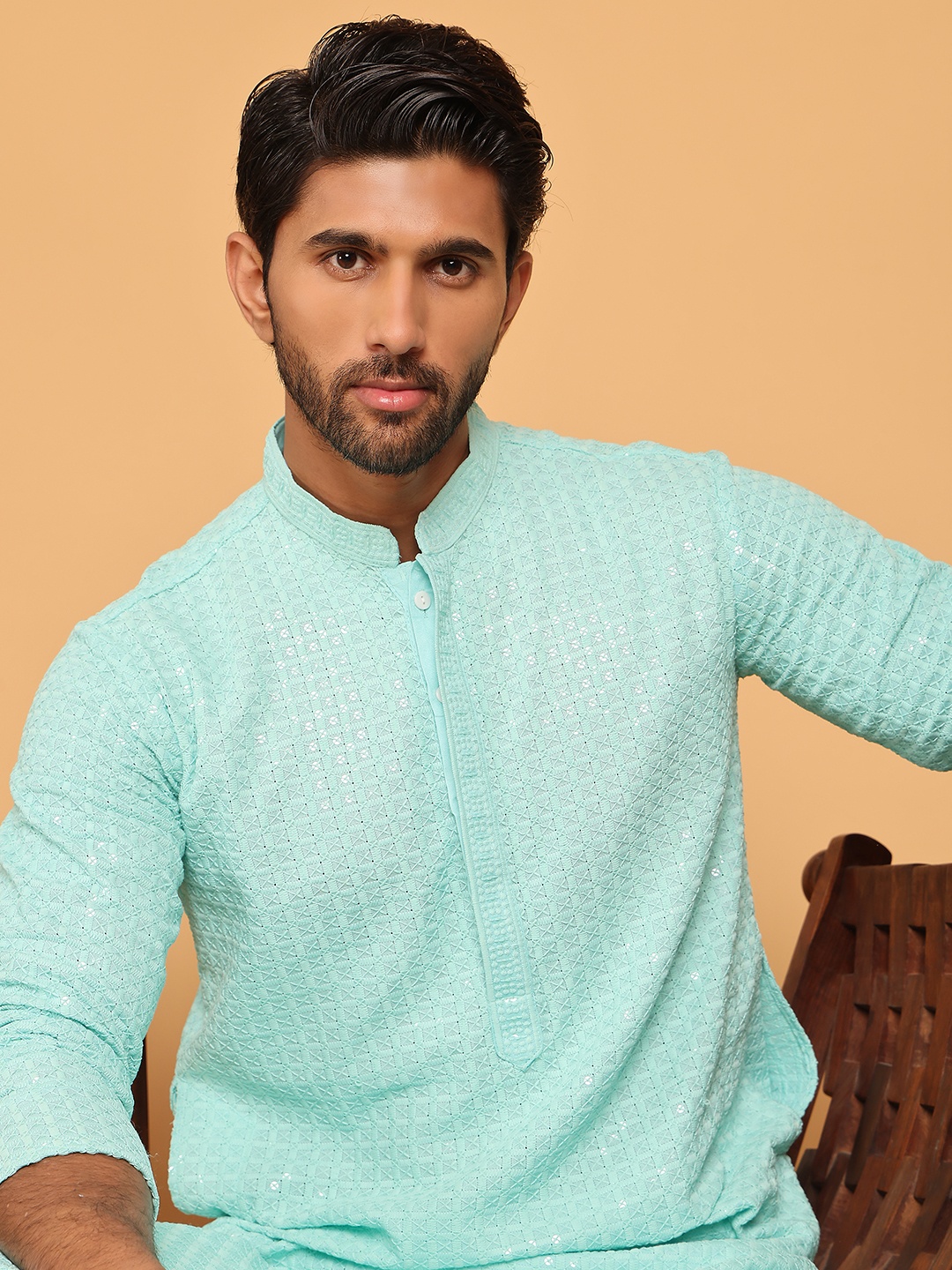 Jompers Geometric Embroidered Mandarin Collar Sequinned Straight Kurta And Pyjama, Turquoise blue
Jompers Geometric Embroidered Mandarin Collar Sequinned Straight Kurta And Pyjama, Turquoise blue