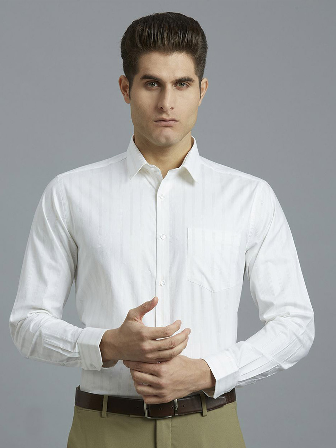 Reid & Taylor Men India Slim Fit Spread Collar Vertical Striped Cotton Formal Shirt, White
Reid & Taylor Men India Slim Fit Spread Collar Vertical Striped Cotton Formal Shirt, White