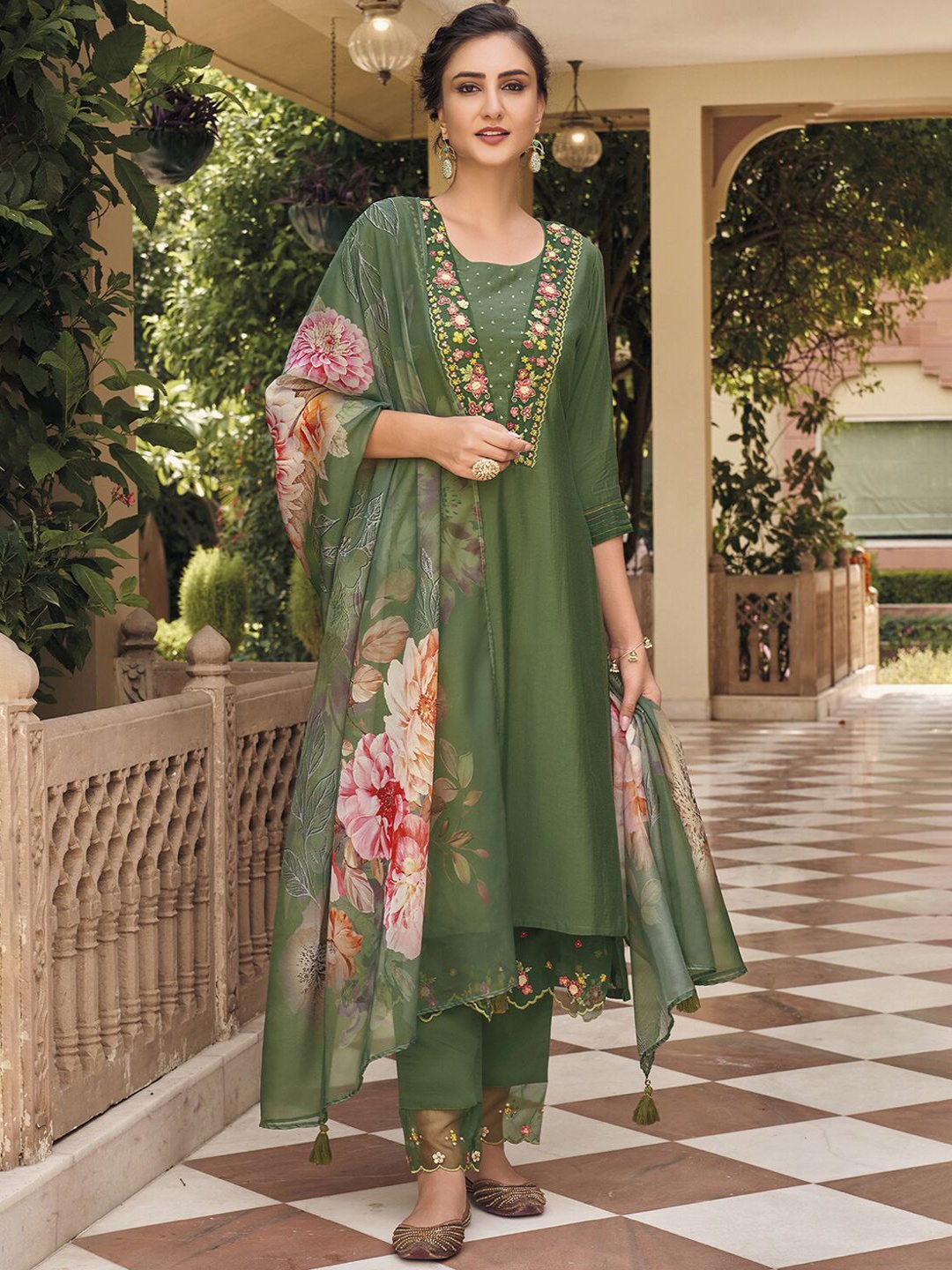 choiceit Women Embroidered Regular Chanderi Silk Kurti with Pyjamas & With Dupatta, Green
choiceit Women Embroidered Regular Chanderi Silk Kurti with Pyjamas & With Dupatta, Green