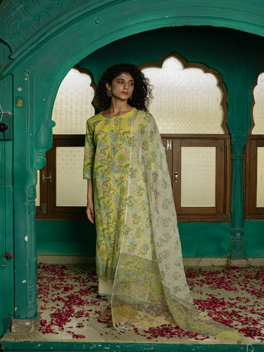 DIVASTRI Floral Printed Round Neck Straight Kurta With Trousers And Dupatta, Yellow
DIVASTRI Floral Printed Round Neck Straight Kurta With Trousers And Dupatta, Yellow