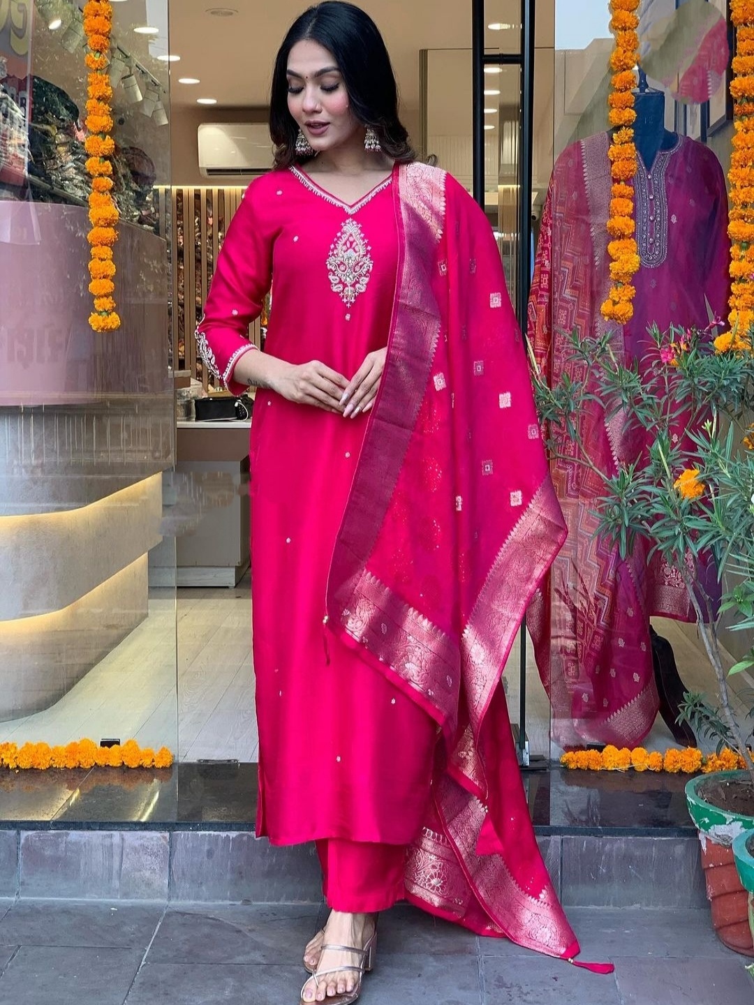 choiceit Paisely Embroidered Beads & Stones Straight Kurta With Trouser And Dupatta, Pink
choiceit Paisely Embroidered Beads & Stones Straight Kurta With Trouser And Dupatta, Pink