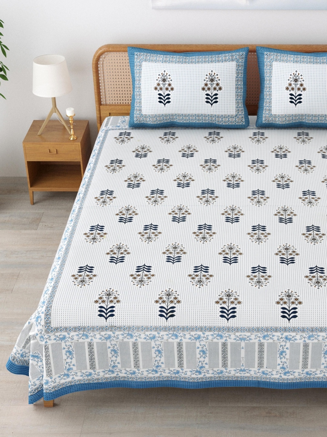 MAFATLAL Sanskriti White Printed Pure Cotton 144 TC King Bedsheet Set 2.34 m x 2.7 m
MAFATLAL Sanskriti White Printed Pure Cotton 144 TC King Bedsheet Set 2.34 m x 2.7 m