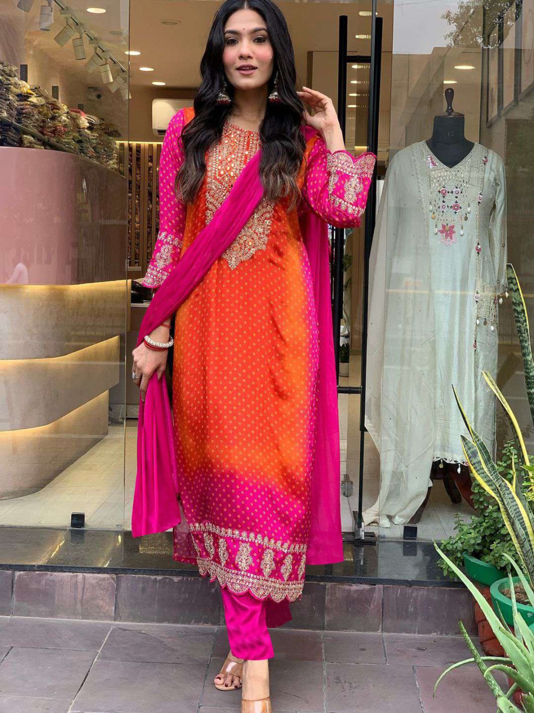 DIVASTRI Abstract Printed Gotta Patti Round Neck Straight Kurta With Trousers And Dupatta, Pink
DIVASTRI Abstract Printed Gotta Patti Round Neck Straight Kurta With Trousers And Dupatta, Pink