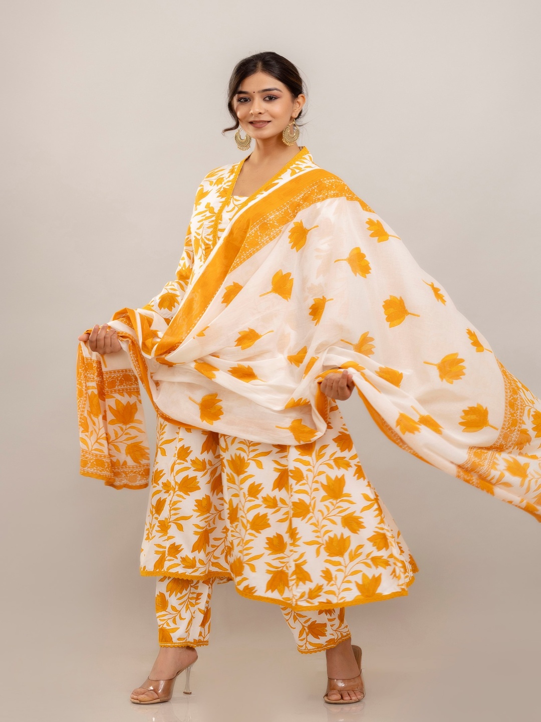 GEKHA Floral Printed V-Neck Pure Cotton Anarkali Kurta With Trousers And Dupatta, White
GEKHA Floral Printed V-Neck Pure Cotton Anarkali Kurta With Trousers And Dupatta, White