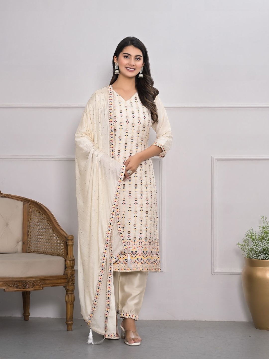 ODETTE Women Floral Woven Design Gotta Patti Straight Kurta with Trousers & Dupatta, Off white
ODETTE Women Floral Woven Design Gotta Patti Straight Kurta with Trousers & Dupatta, Off white