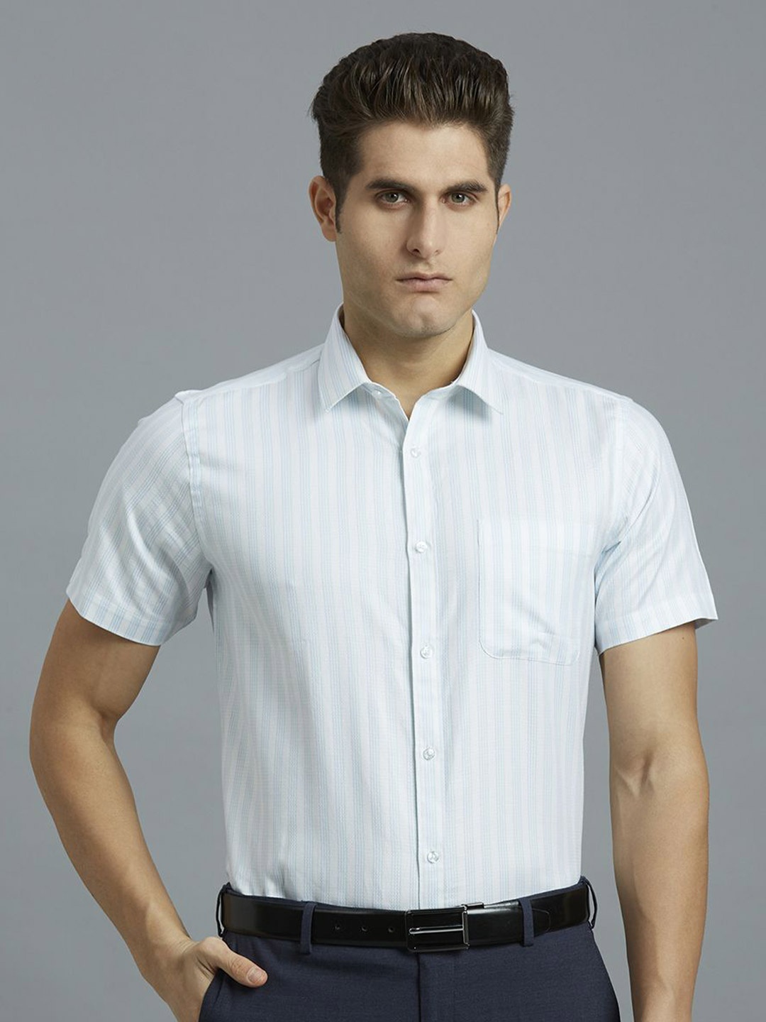 Reid & Taylor Men India Slim Fit Spread Collar Vertical Striped Cotton Formal Shirt, White
Reid & Taylor Men India Slim Fit Spread Collar Vertical Striped Cotton Formal Shirt, White