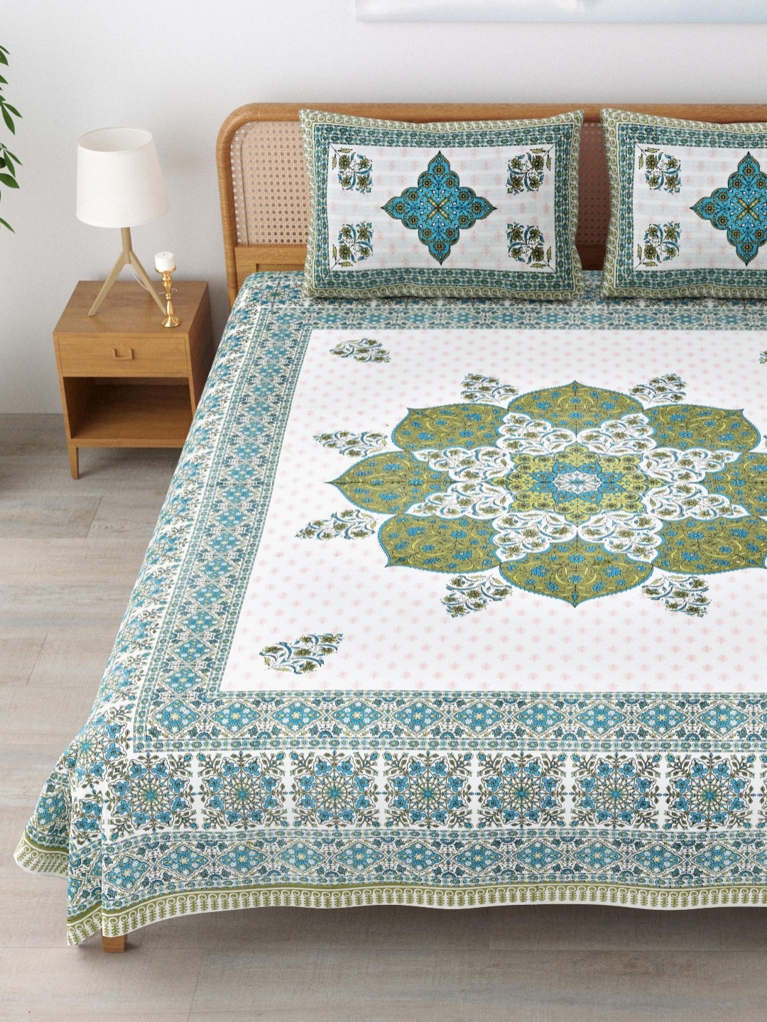 MAFATLAL Sanskriti White & Blue Printed Cotton 144 TC King Bedsheet Set 2.34 m x 2.70 m
MAFATLAL Sanskriti White & Blue Printed Cotton 144 TC King Bedsheet Set 2.34 m x 2.70 m