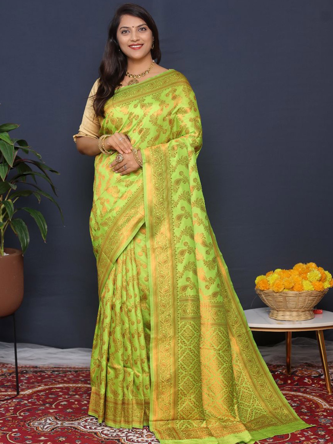 amirat Woven Design Zari Pure Silk Banarasi Saree with Blouse Piece, Fluorescent green
amirat Woven Design Zari Pure Silk Banarasi Saree with Blouse Piece, Fluorescent green