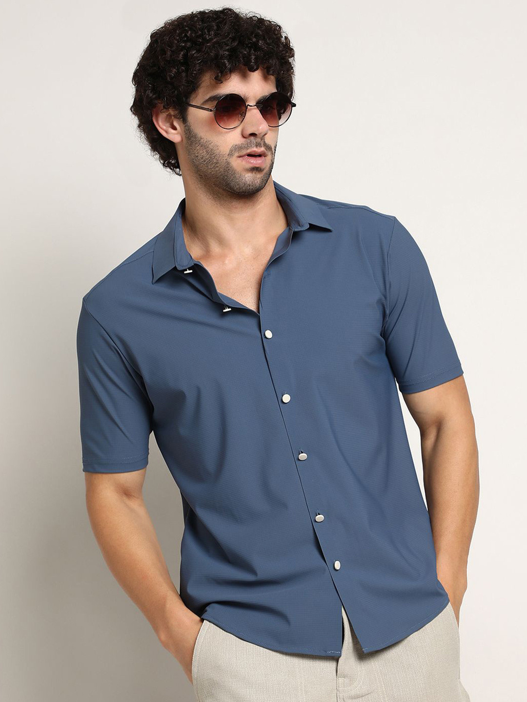 Campus Sutra Men Comfort Fit Spread Collar Solid Casual Shirt, Blue
Campus Sutra Men Comfort Fit Spread Collar Solid Casual Shirt, Blue