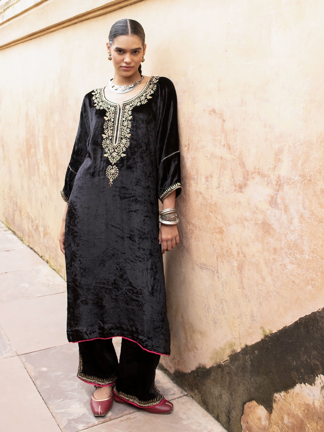 KARAJ JAIPUR Ethnic Motifs Yoke Design Zardozi Velvet Straight Kurta With Trousers, Black
KARAJ JAIPUR Ethnic Motifs Yoke Design Zardozi Velvet Straight Kurta With Trousers, Black