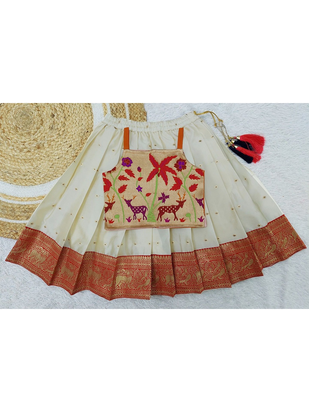 FELIZ THE DESIGNER STUDIO Girls Floral Woven Design Ready to Wear Lehenga & Blouse, Red
FELIZ THE DESIGNER STUDIO Girls Floral Woven Design Ready to Wear Lehenga & Blouse, Red
