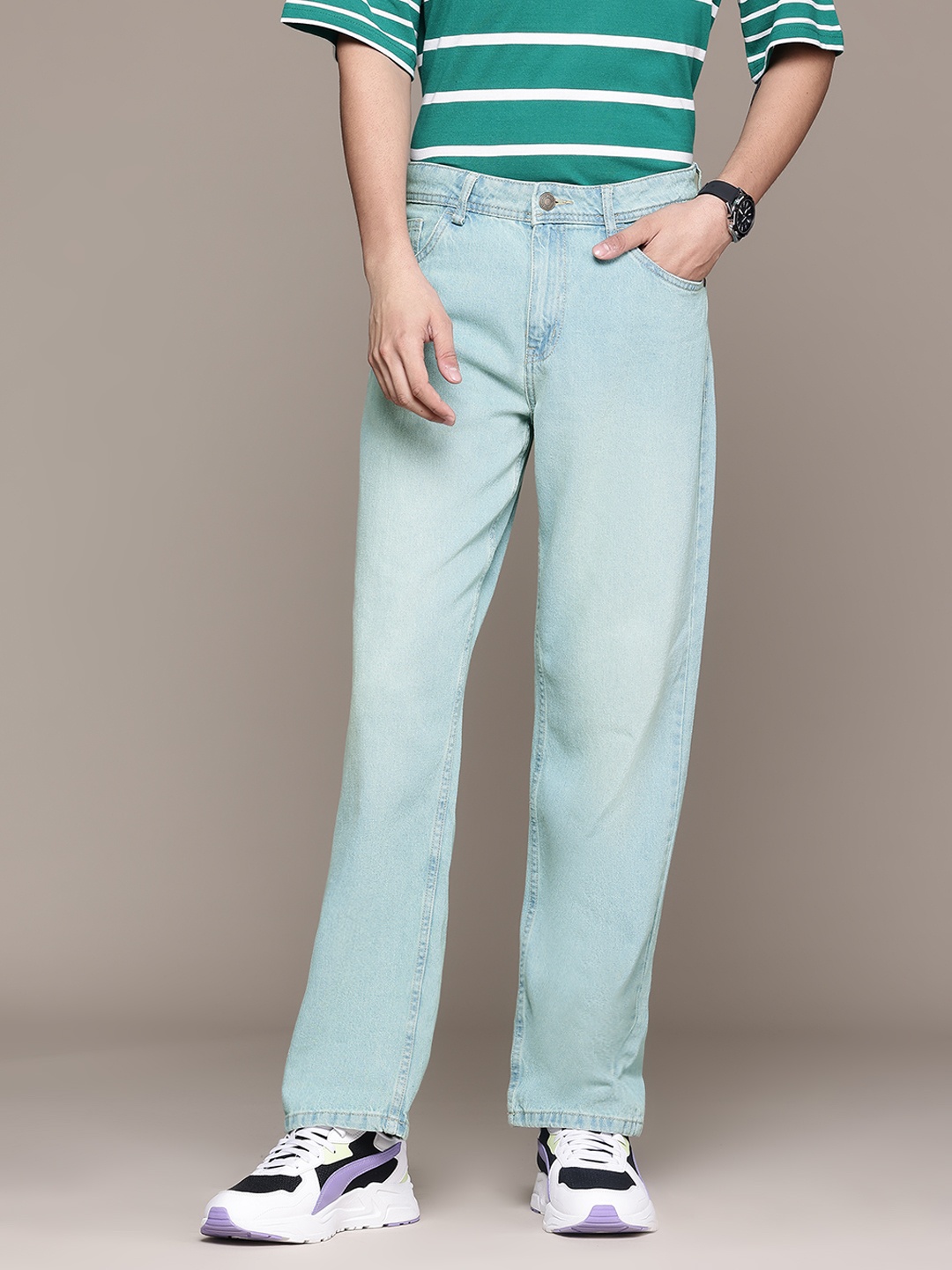 The Roadster Lifestyle Co. Men Mid-Rise Pure Cotton Light Fade Straight Fit Jeans, Blue
The Roadster Lifestyle Co. Men Mid-Rise Pure Cotton Light Fade Straight Fit Jeans, Blue