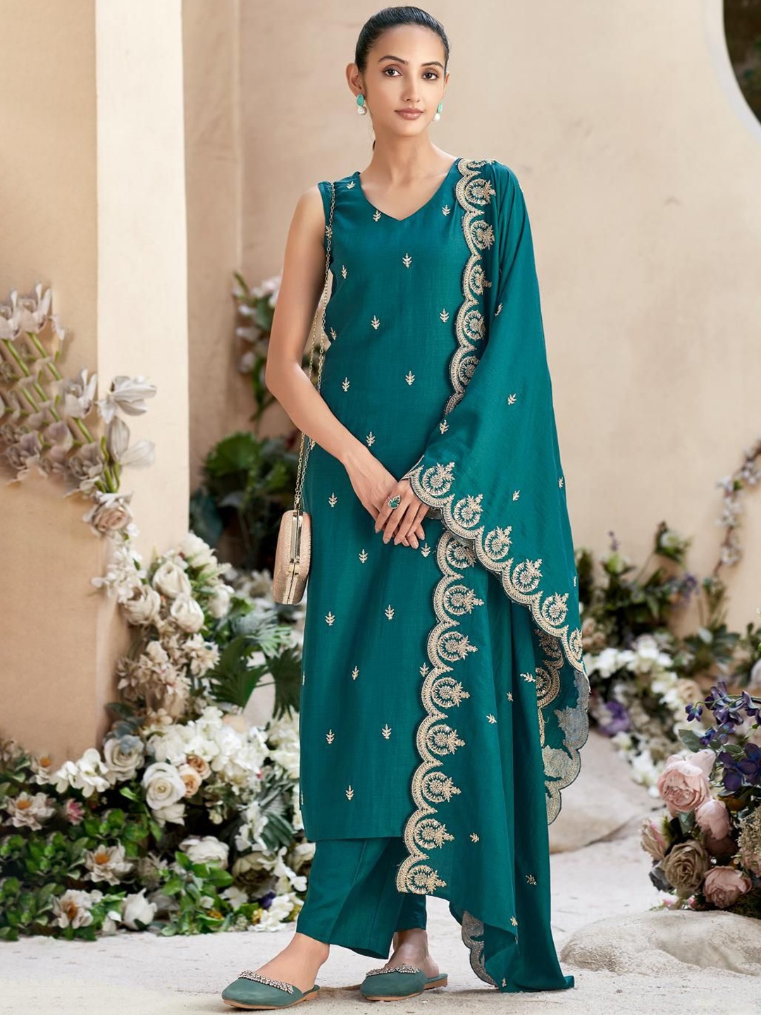 MOKOSH Floral Embroidered V-Neck Straight Kurta With Trousers And Dupatta, Green
MOKOSH Floral Embroidered V-Neck Straight Kurta With Trousers And Dupatta, Green