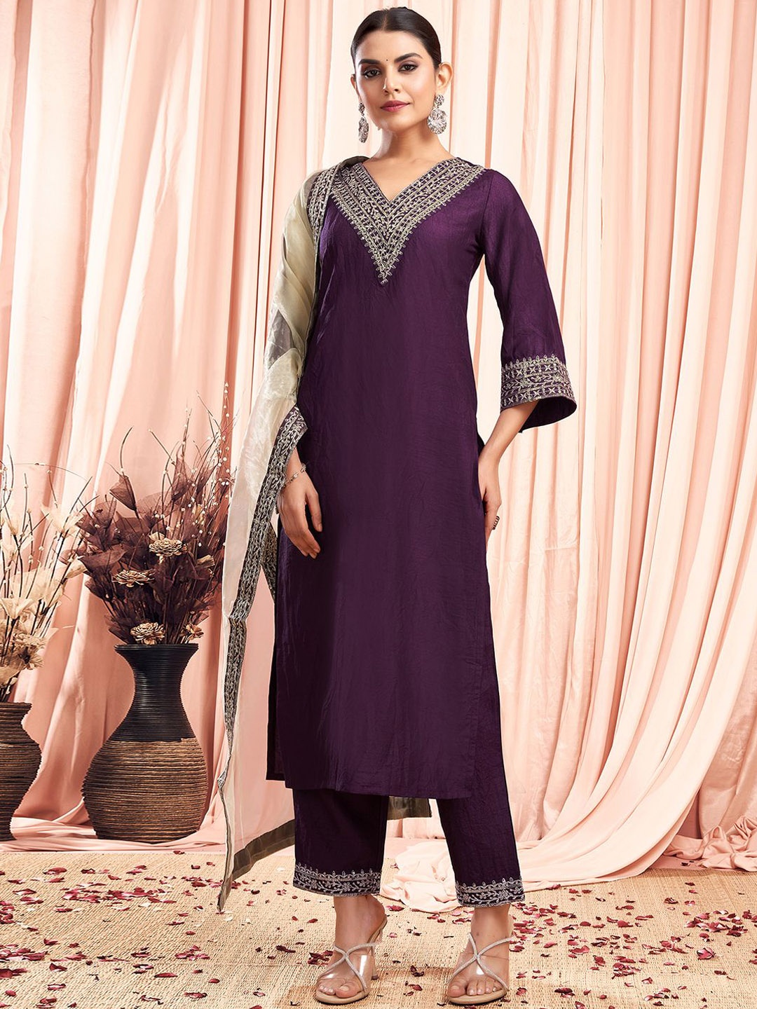 KALINI Floral Embroidered V-Neck Zari Work Straight Kurta And Trouser & Dupatta, Magenta
KALINI Floral Embroidered V-Neck Zari Work Straight Kurta And Trouser & Dupatta, Magenta