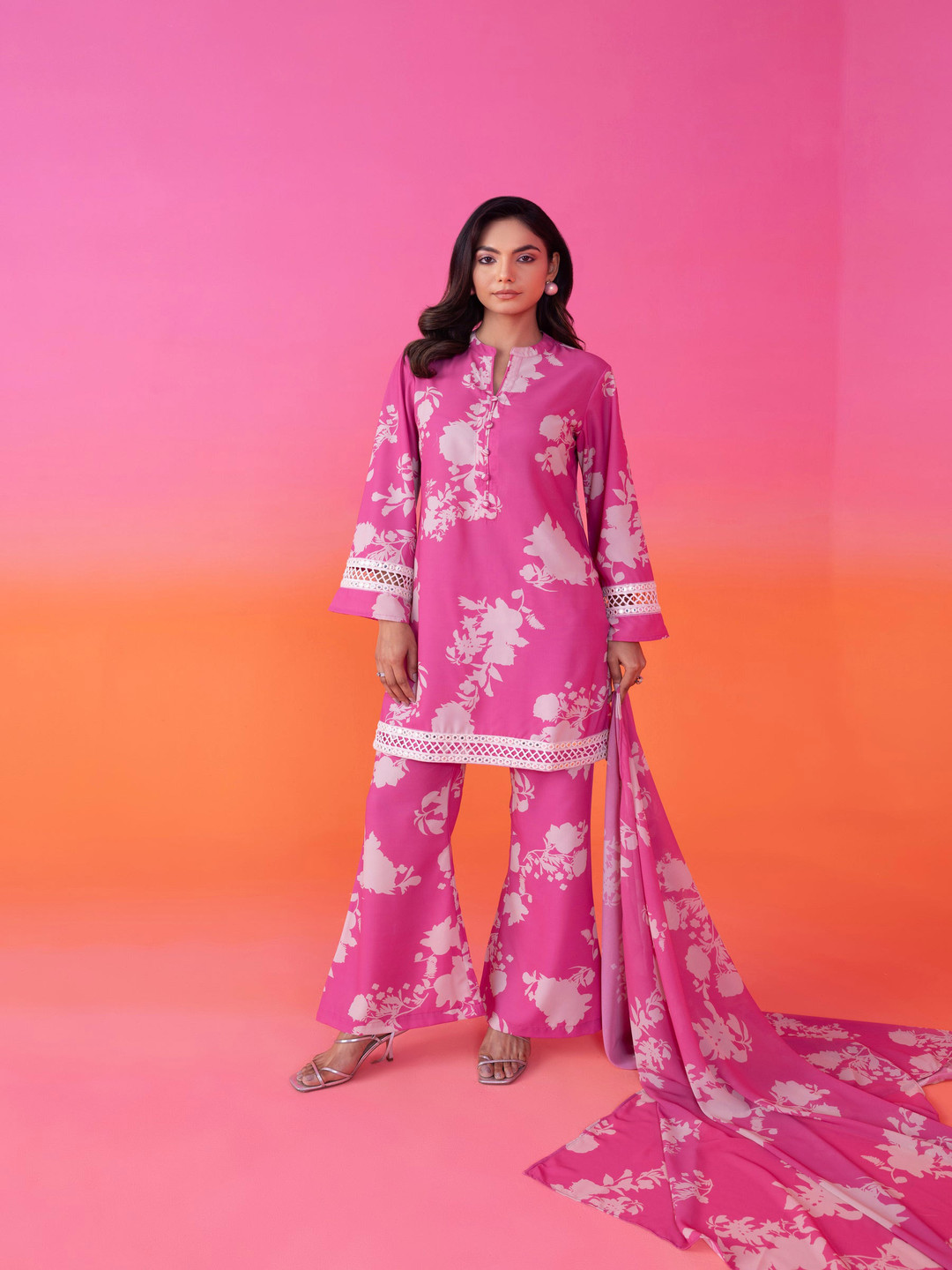 Lookmark Floral Printed Mandarin Collar Flared Sleeves Kurta With Palazzos And Dupatta, Pink
Lookmark Floral Printed Mandarin Collar Flared Sleeves Kurta With Palazzos And Dupatta, Pink