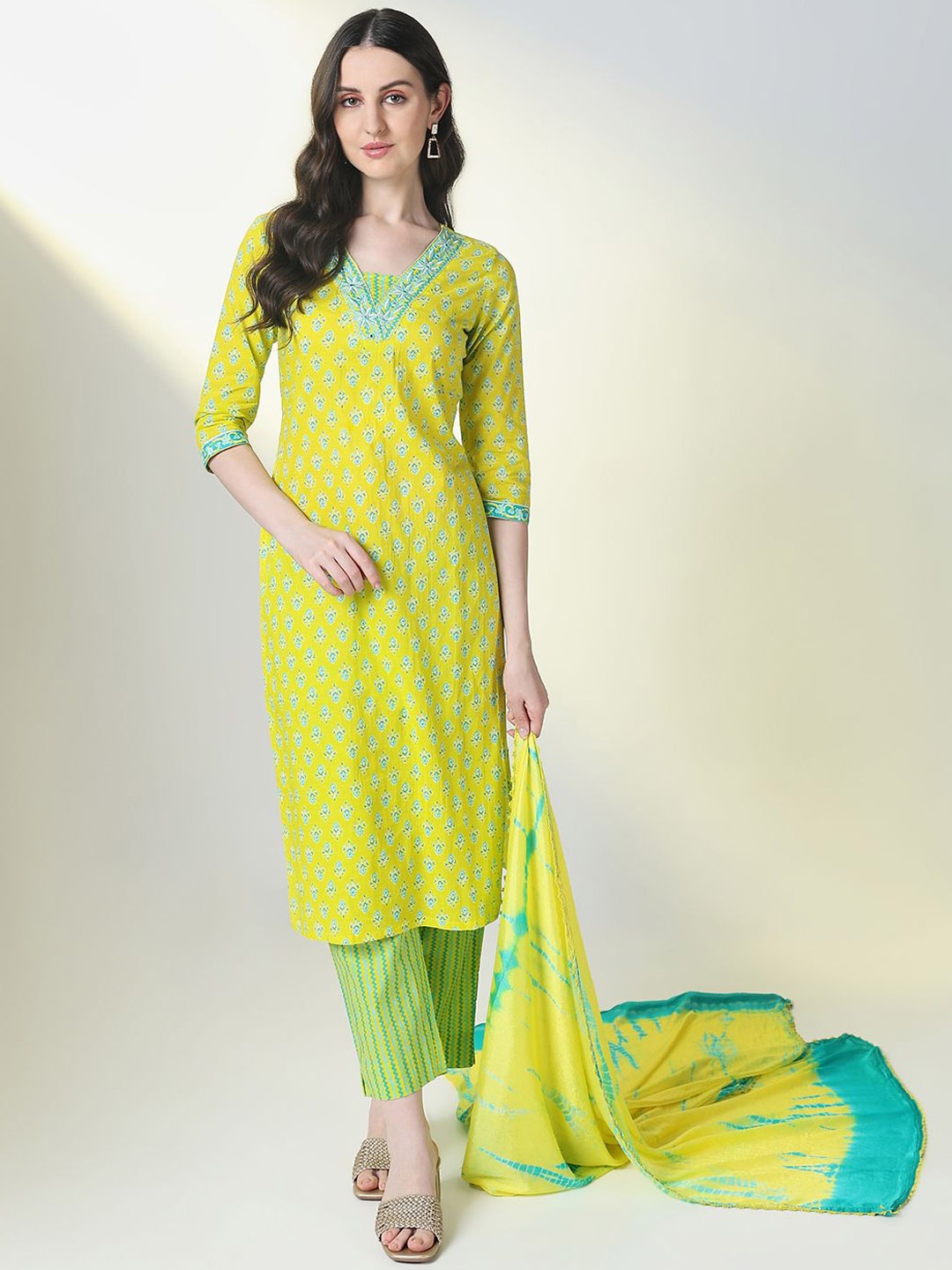 SHOWOFF Floral Printed Regular Thread Work V-Neck Kurta with Trousers And Dupatta, Yellow
SHOWOFF Floral Printed Regular Thread Work V-Neck Kurta with Trousers And Dupatta, Yellow