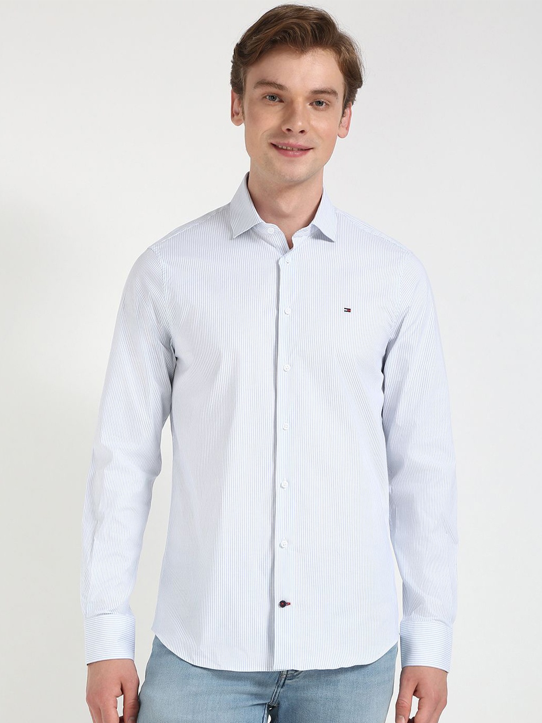 Tommy Hilfiger Men Slim Fit Spread Collar Vertical Striped Cotton Casual Shirt, Blue
Tommy Hilfiger Men Slim Fit Spread Collar Vertical Striped Cotton Casual Shirt, Blue
