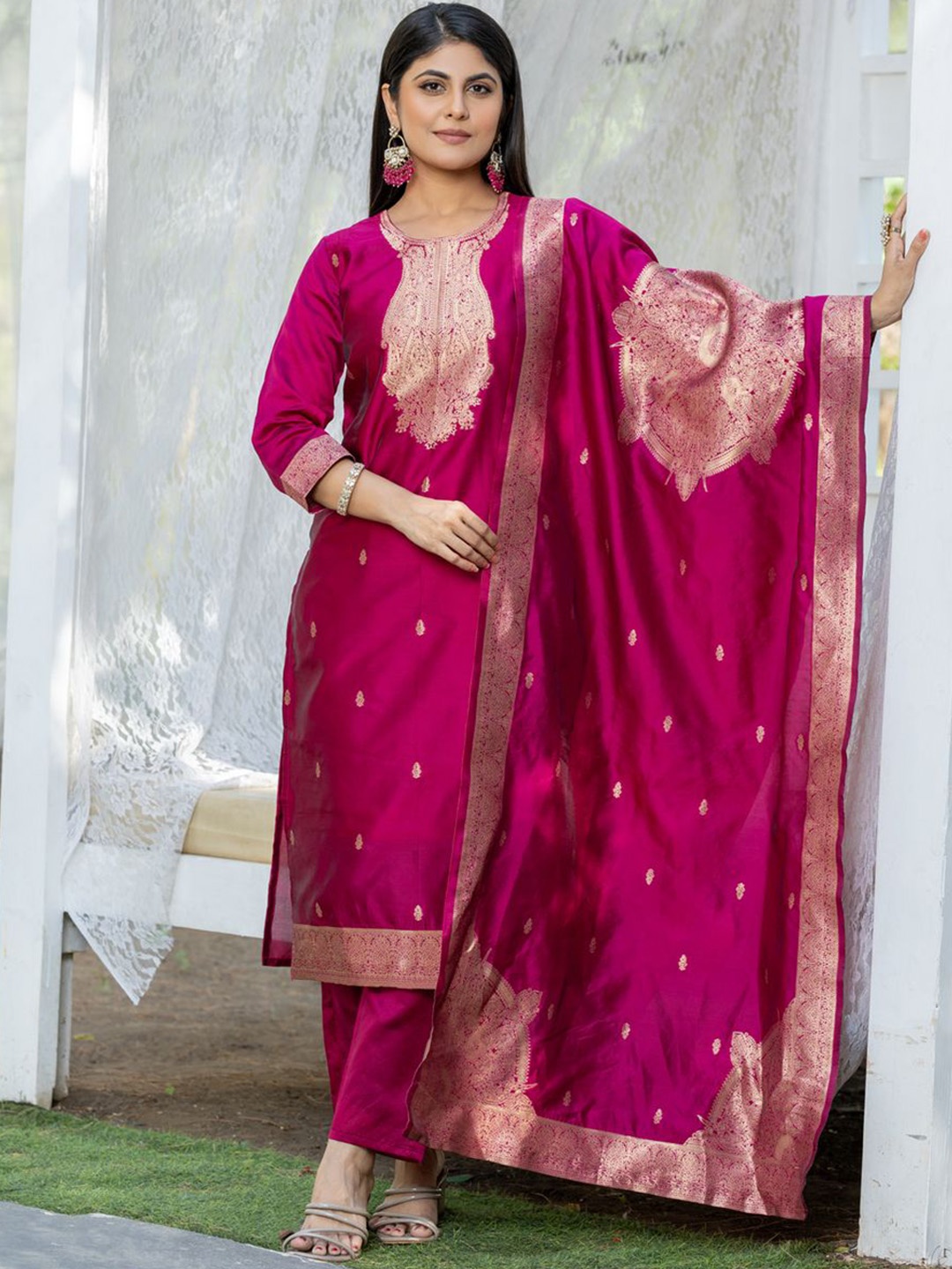 zinzraa Ethnic Motifs Printed Silk Blend Straight Kurta With Trousers And Dupatta, Magenta
zinzraa Ethnic Motifs Printed Silk Blend Straight Kurta With Trousers And Dupatta, Magenta