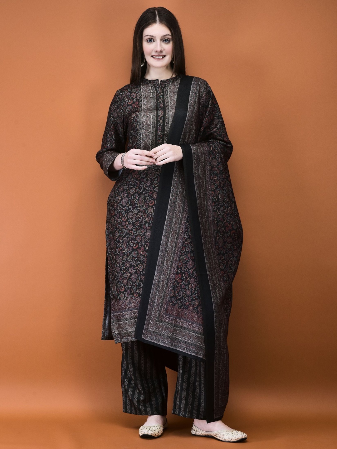 Shree Pashmina Floral Printed Mandarin Collar Straight Kurta With Trousers And Dupatta, Black
Shree Pashmina Floral Printed Mandarin Collar Straight Kurta With Trousers And Dupatta, Black