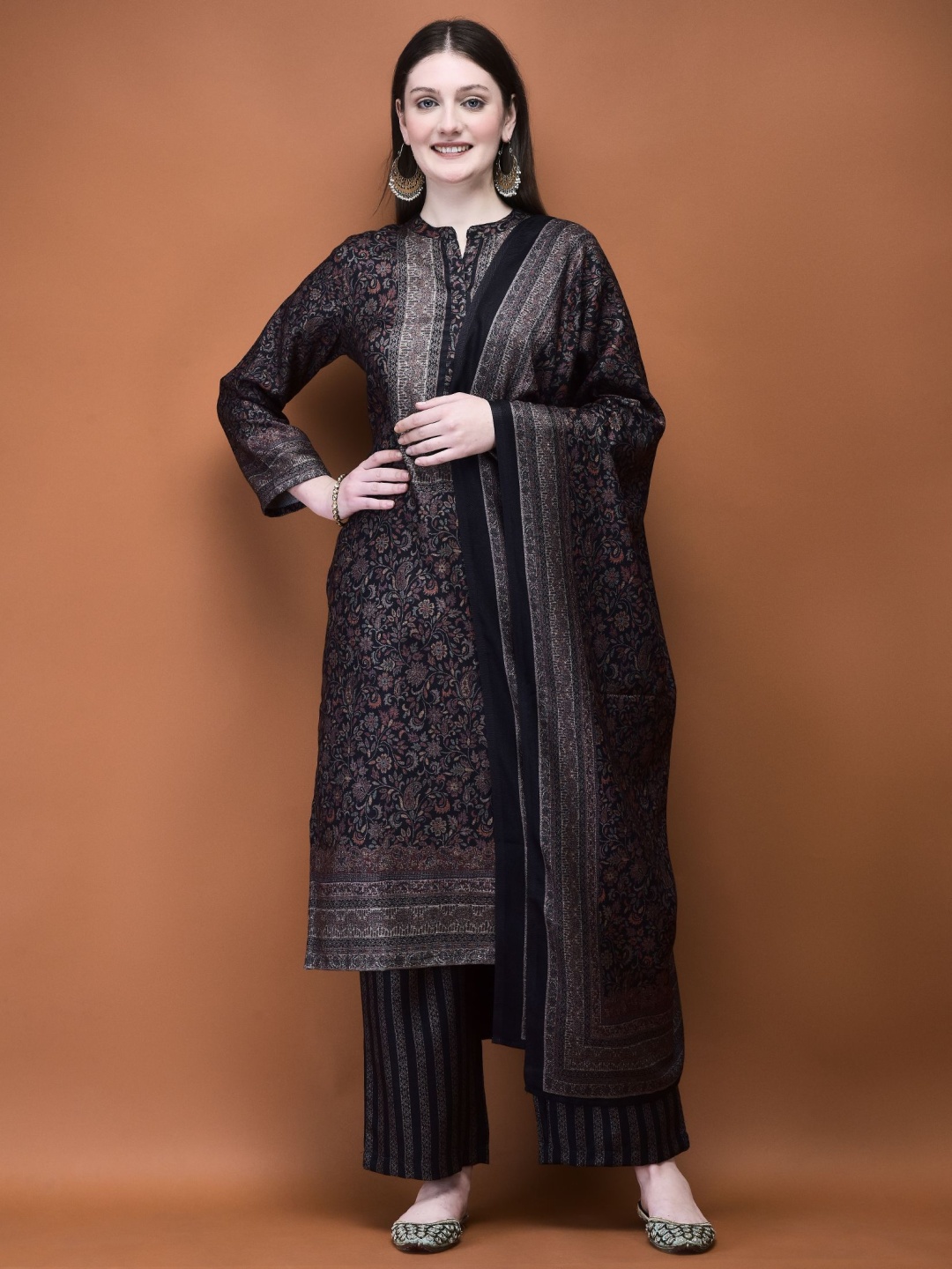 Shree Pashmina Floral Printed Mandarin Collar Straight Kurta With Trousers And Dupatta, Black
Shree Pashmina Floral Printed Mandarin Collar Straight Kurta With Trousers And Dupatta, Black