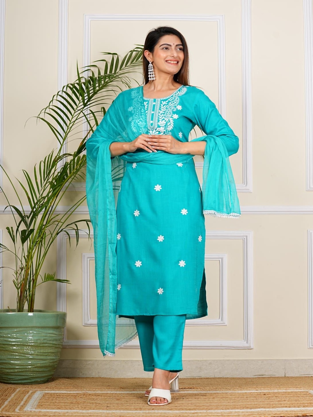 DEVIDINO Floral Embroidered Straight Thread Work Kurta With Trousers And Dupatta, Turquoise blue
DEVIDINO Floral Embroidered Straight Thread Work Kurta With Trousers And Dupatta, Turquoise blue