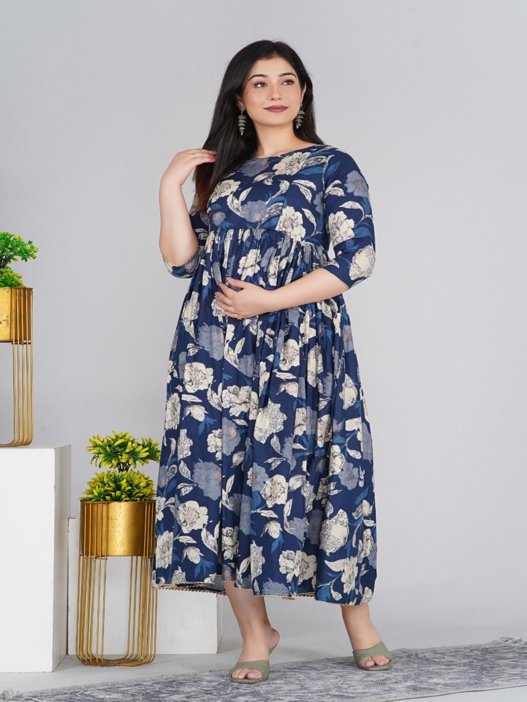 Pristyle Floral Printed Round Neck Fit & Flare Midi Maternity Ethnic Dress, Navy blue
Pristyle Floral Printed Round Neck Fit & Flare Midi Maternity Ethnic Dress, Navy blue