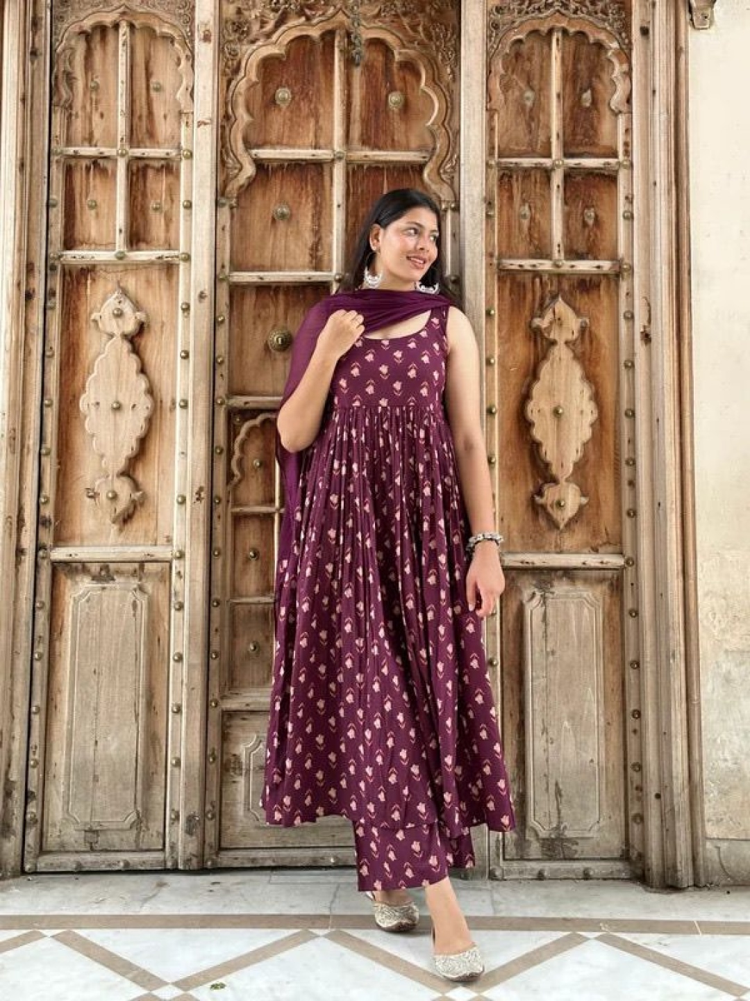 JONAYA Floral Printed Shoulder Straps Pure Cotton Kurta With Trousers And Dupatta, Burgundy
JONAYA Floral Printed Shoulder Straps Pure Cotton Kurta With Trousers And Dupatta, Burgundy