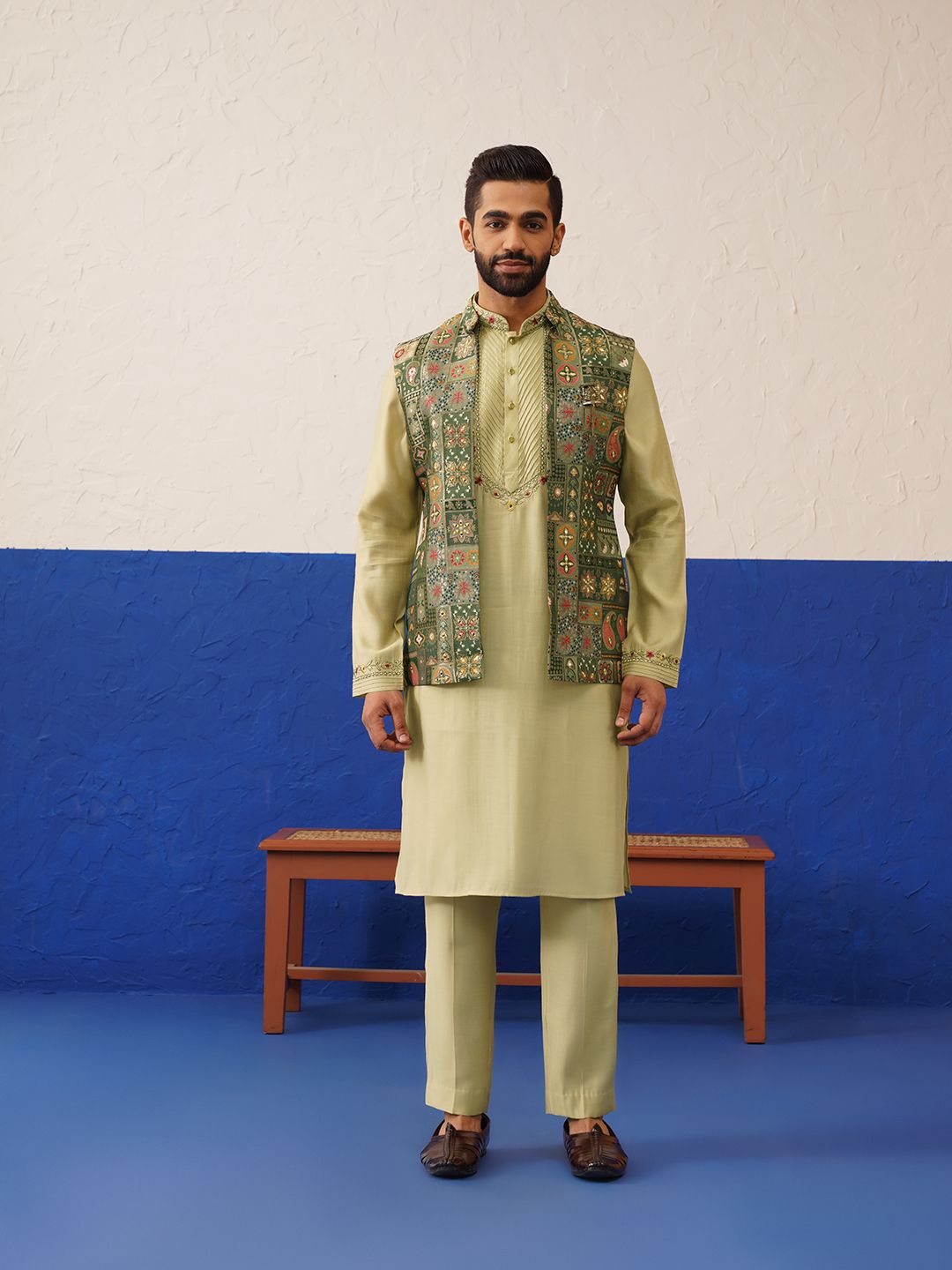 TheEthnic.Co Men Ethnic Motifs Embroidered Sequinned Kurta with Trousers & Banarasi Jacket, Green
TheEthnic.Co Men Ethnic Motifs Embroidered Sequinned Kurta with Trousers & Banarasi Jacket, Green
