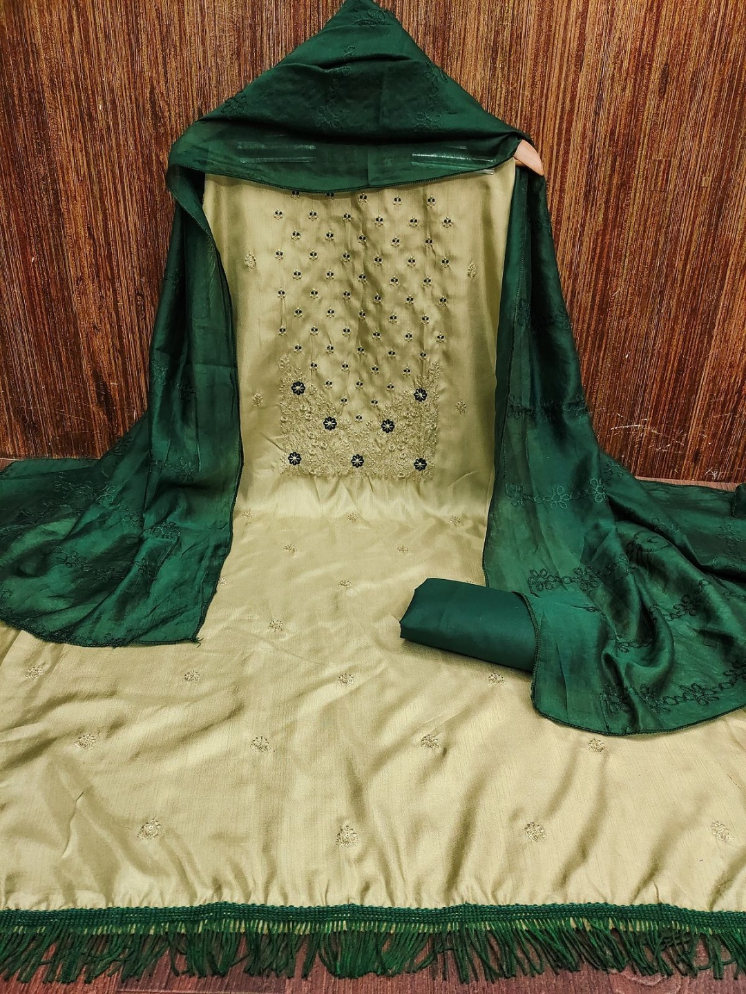 A TO Z CART Floral Embroidered Sequined Work Pure Silk Unstitched Dress Material, Lime green
A TO Z CART Floral Embroidered Sequined Work Pure Silk Unstitched Dress Material, Lime green