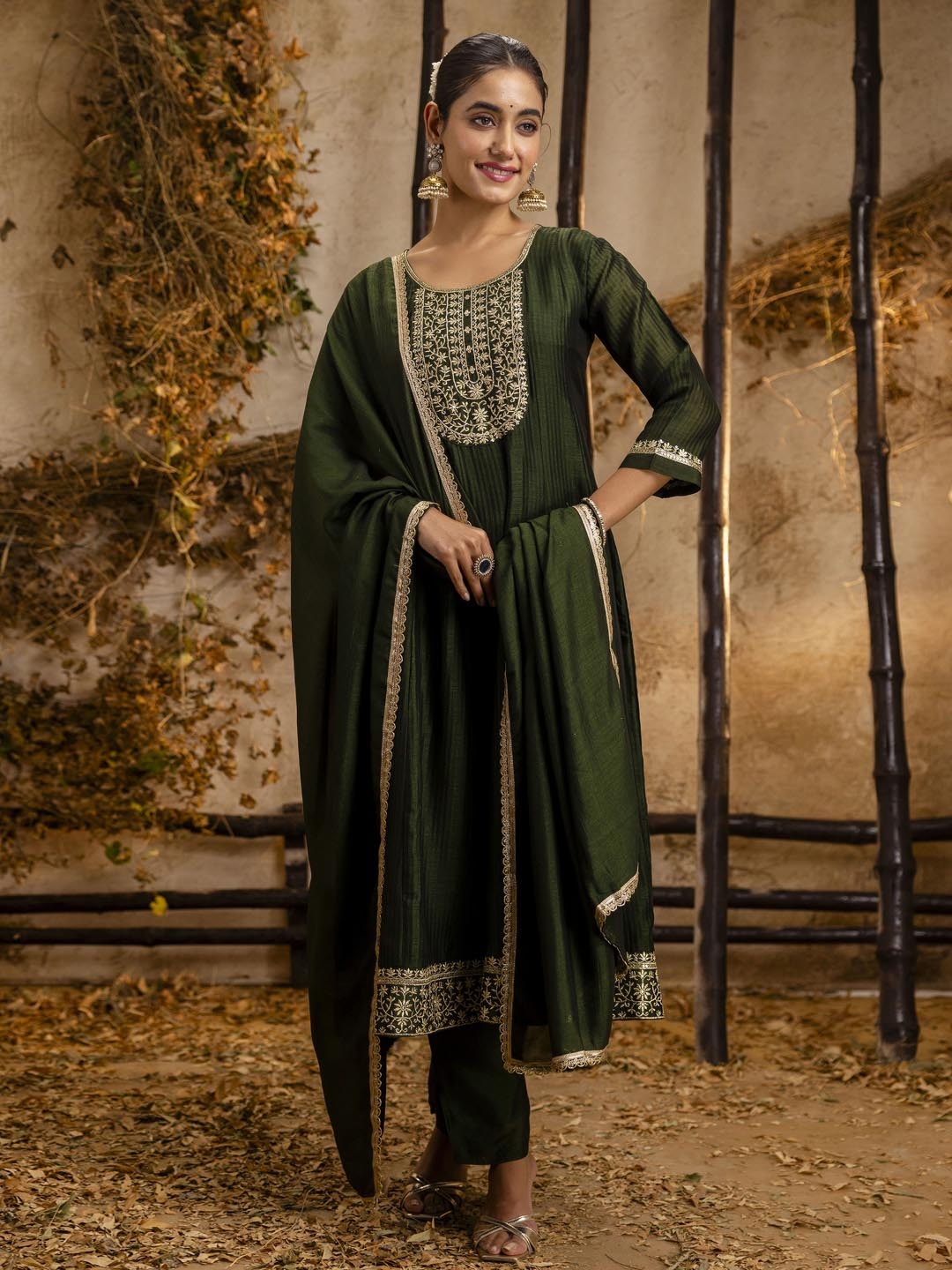 VredeVogel Floral Embroidered Sequinned Straight Kurta With Trouser And Dupatta, Green
VredeVogel Floral Embroidered Sequinned Straight Kurta With Trouser And Dupatta, Green