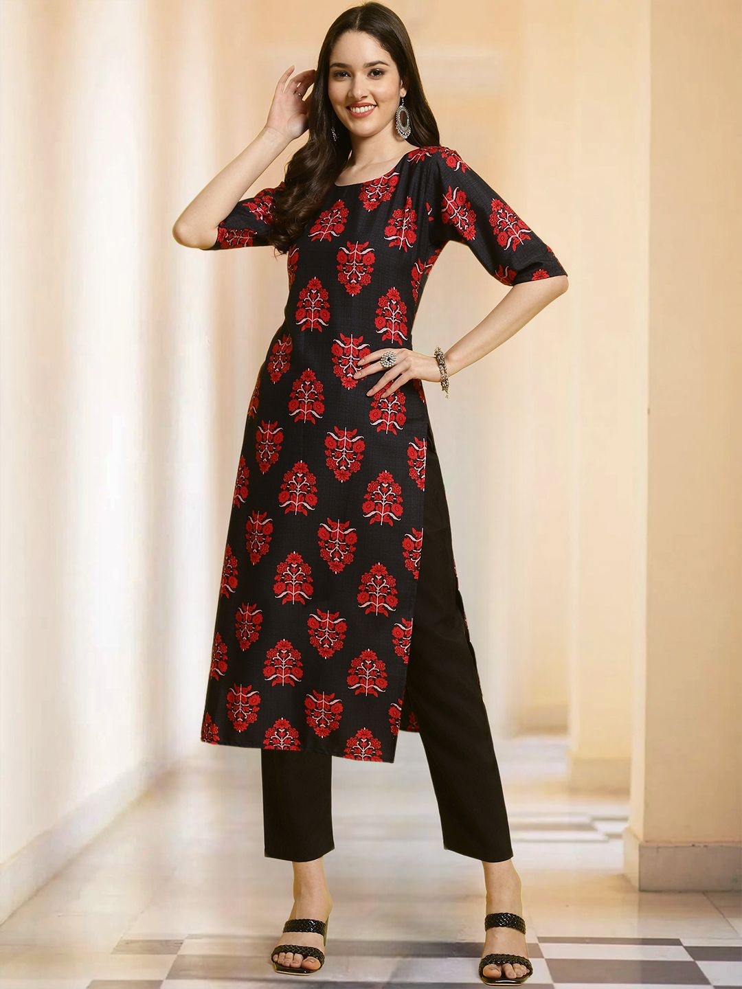 7Threads Selection Of 2 Floral Printed Round Neck Straight Kurta With Trousers, Navy blue
7Threads Selection Of 2 Floral Printed Round Neck Straight Kurta With Trousers, Navy blue