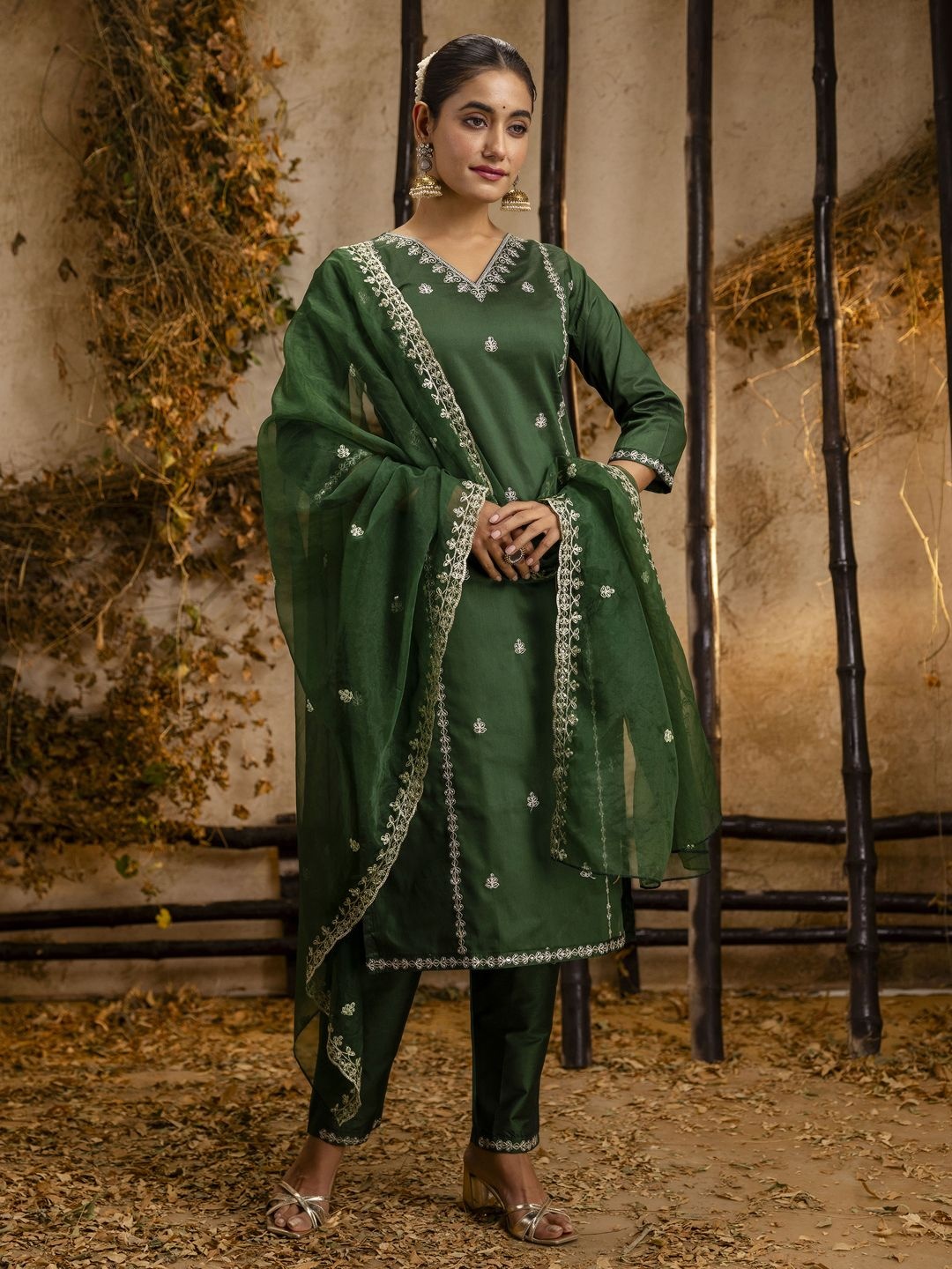 VredeVogel Floral Embroidered V Neck Sequinned Straight Kurta With Trouser And Dupatta, Green
VredeVogel Floral Embroidered V Neck Sequinned Straight Kurta With Trouser And Dupatta, Green