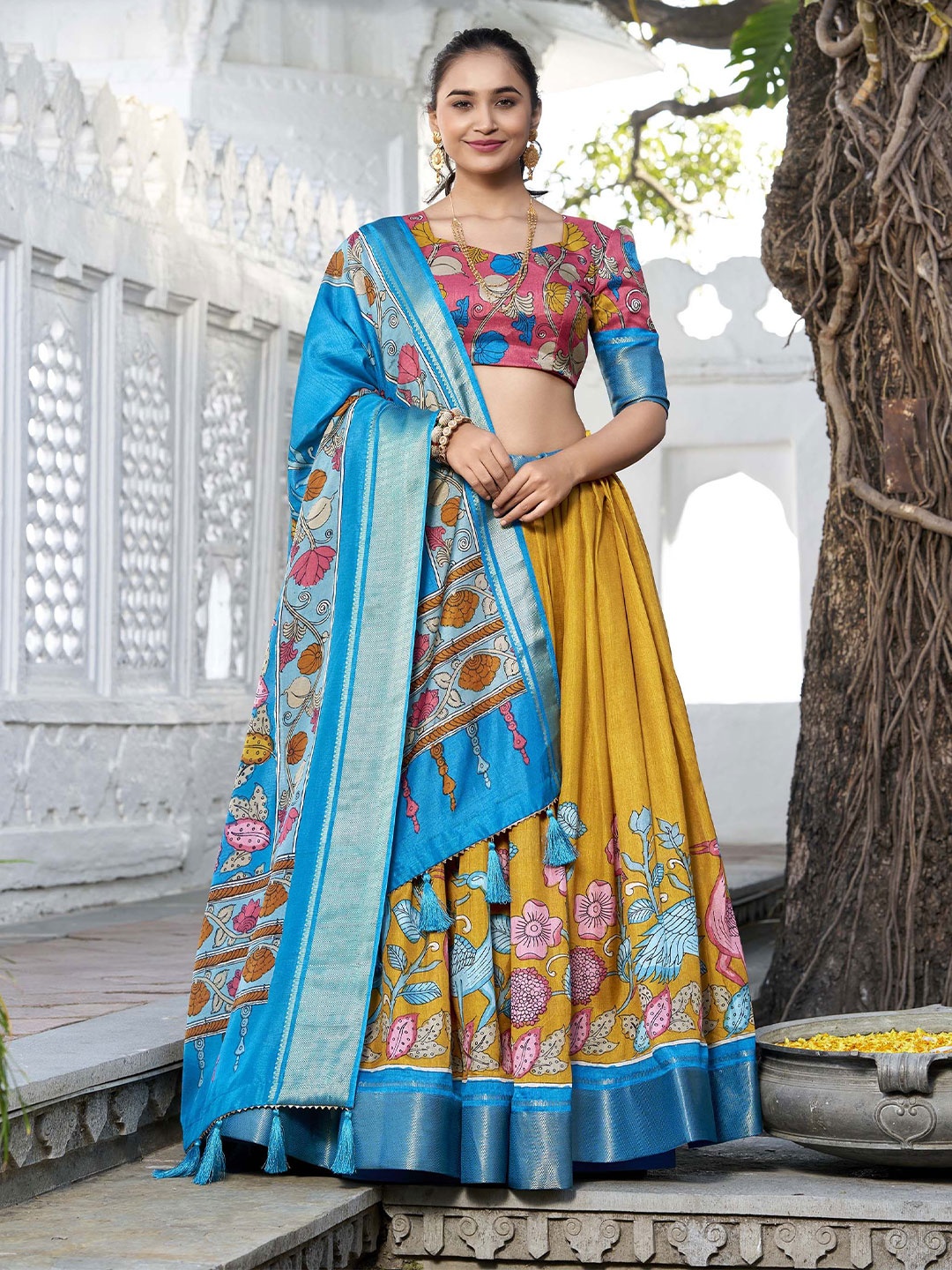 LOOKNBOOK ART Kalamkari Printed Ready to Wear Lehenga & Unstitched Blouse With Dupatta, Yellow
LOOKNBOOK ART Kalamkari Printed Ready to Wear Lehenga & Unstitched Blouse With Dupatta, Yellow