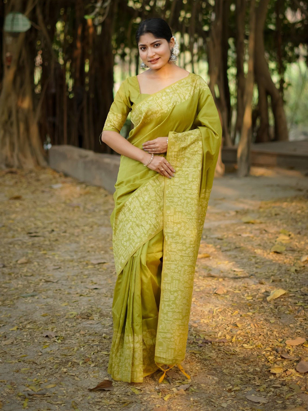 KALINI Printed Border Saree And Matching Blouse Piece, Olive
KALINI Printed Border Saree And Matching Blouse Piece, Olive