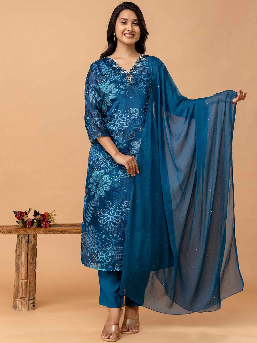 Amodra Women Floral Printed Kurta with Trousers & Dupatta, Navy blue
Amodra Women Floral Printed Kurta with Trousers & Dupatta, Navy blue