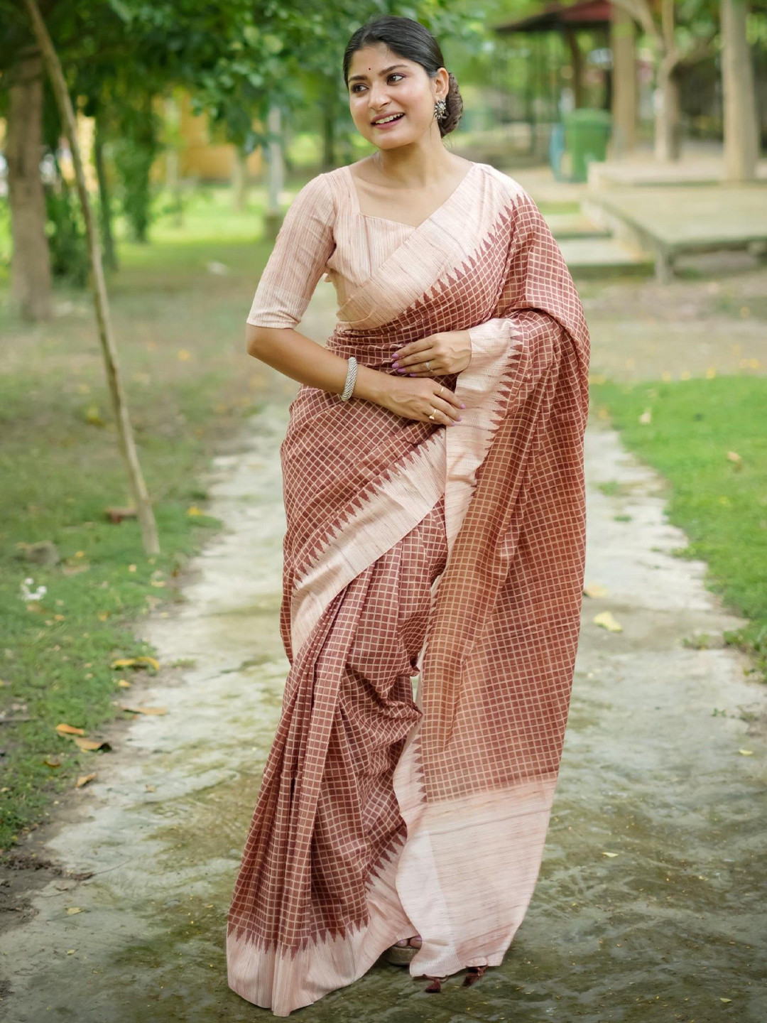 Pandadi Saree Woven Design Silk Blend Tussar Sarees, Brown
Pandadi Saree Woven Design Silk Blend Tussar Sarees, Brown