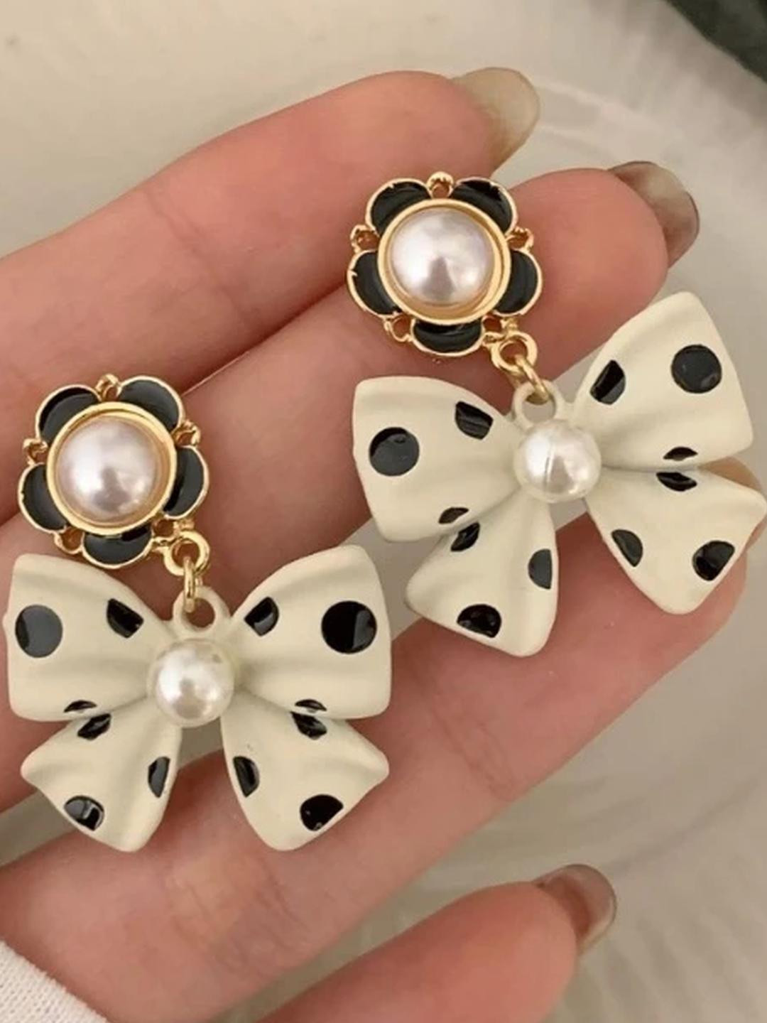 SZN Women Multi Earrings
SZN Women Multi Earrings