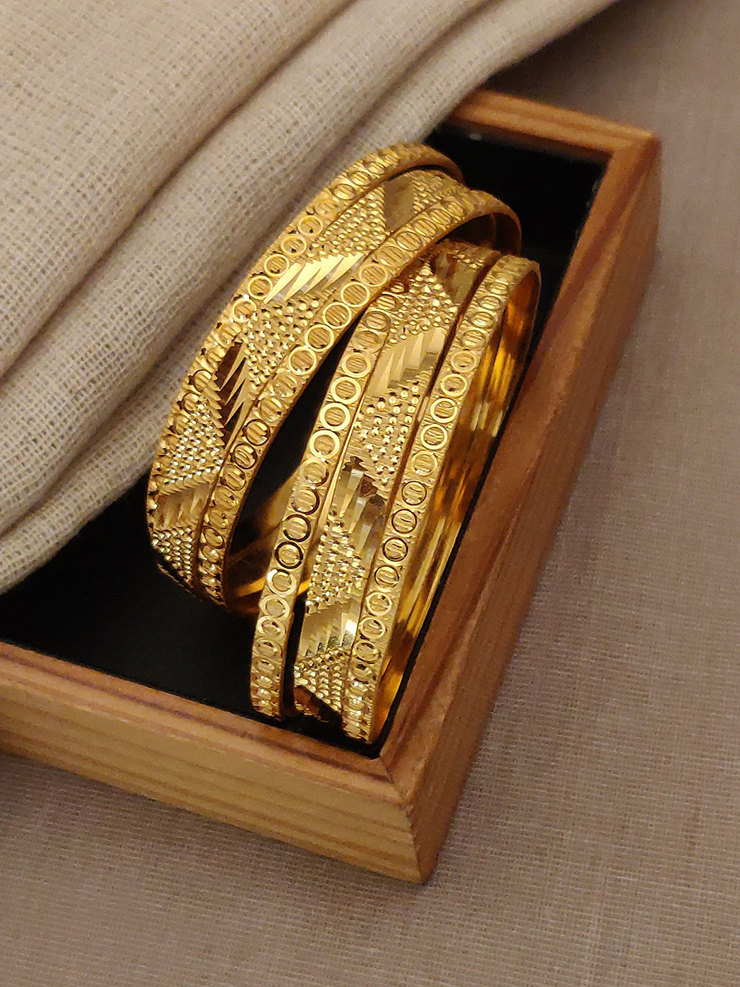 ATIBELLE Set of 6 Gold Plated Textured Aliya Dot bangles
ATIBELLE Set of 6 Gold Plated Textured Aliya Dot bangles