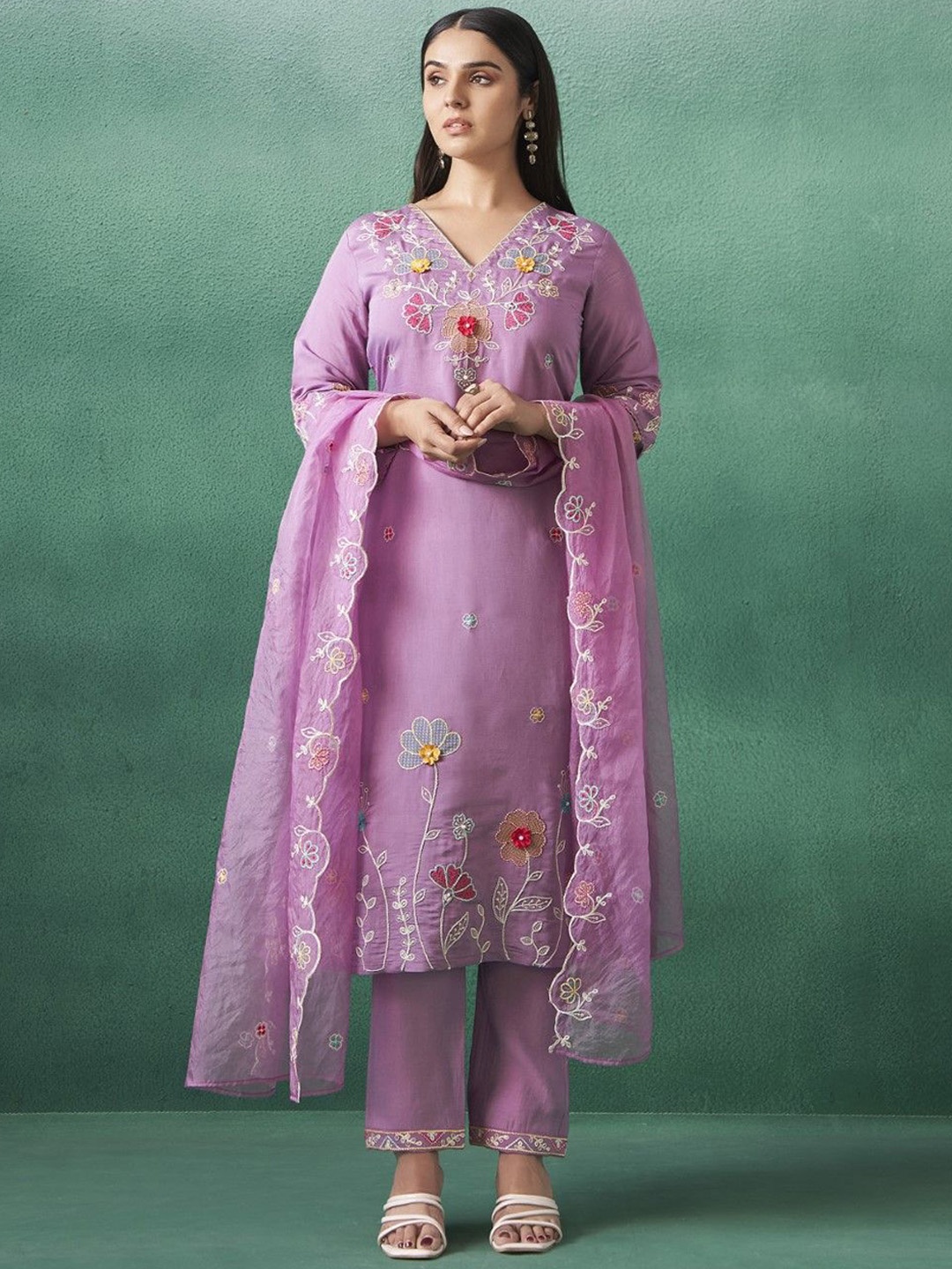 AUTUMN LANE Women Floral Embroidered Beads and Stones Kurta with Trousers & With Dupatta, Lavender
AUTUMN LANE Women Floral Embroidered Beads and Stones Kurta with Trousers & With Dupatta, Lavender