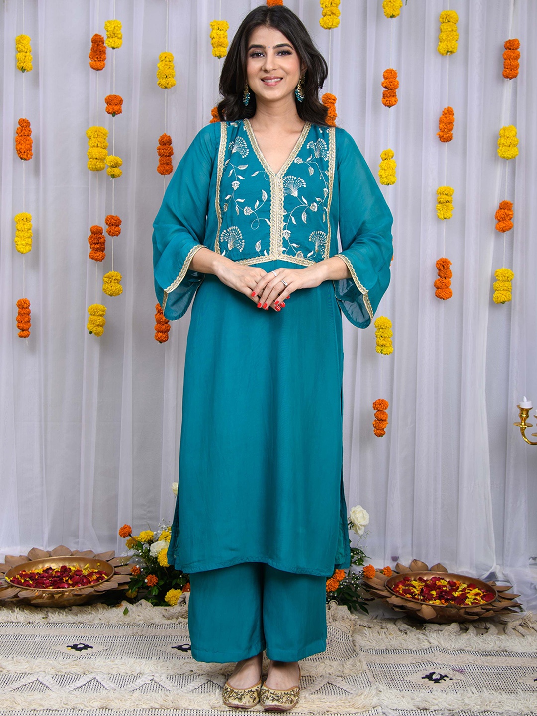 Label Shaurya Sanadhya Women Floral Embroidered Regular Kurta with Trousers & With Dupatta, Turquoise blue
Label Shaurya Sanadhya Women Floral Embroidered Regular Kurta with Trousers & With Dupatta, Turquoise blue