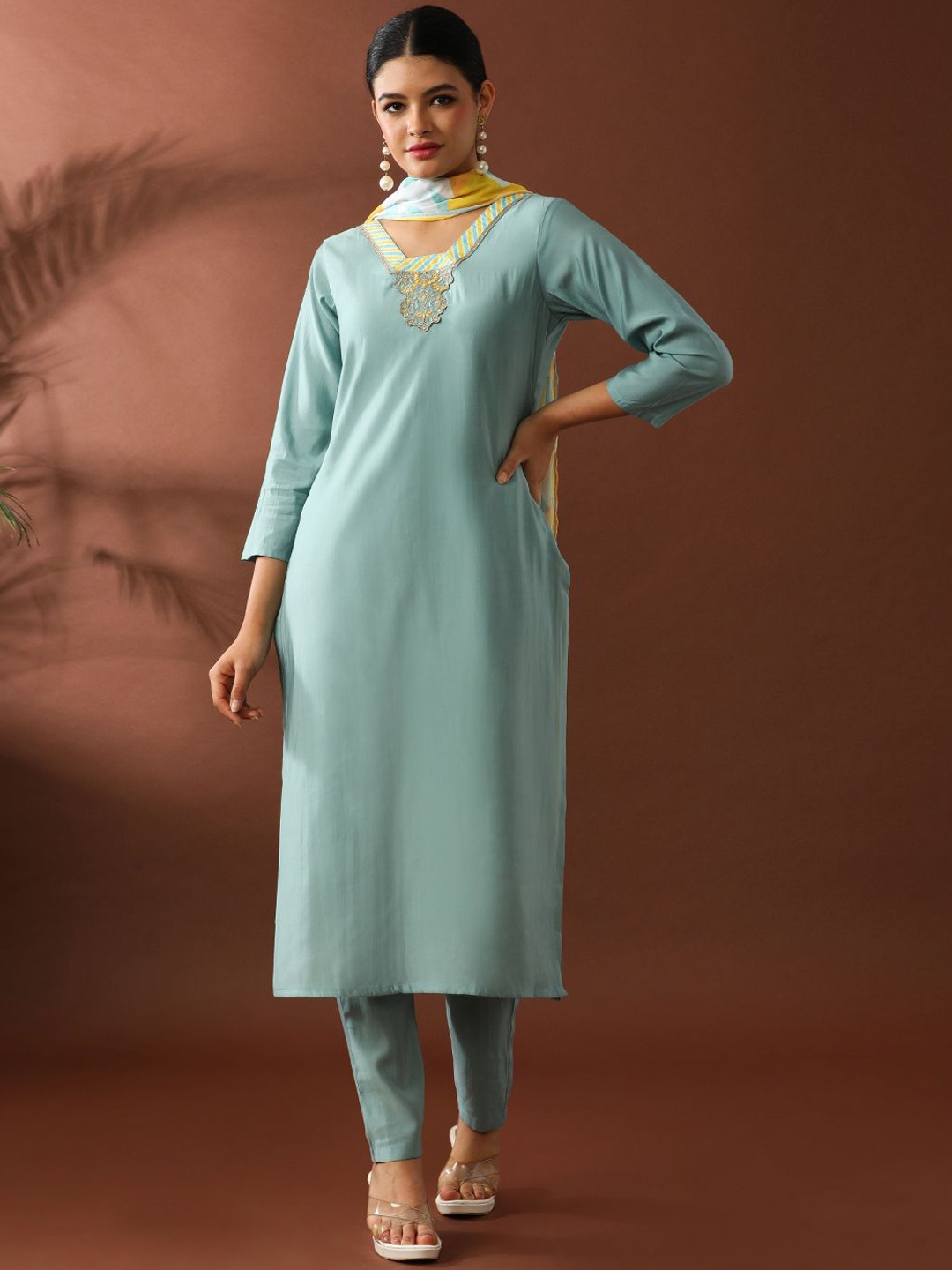 Jaipur Kurti Women Floral Yoke Design Regular Thread Work Kurta with Trousers & With Dupatta, Grey
Jaipur Kurti Women Floral Yoke Design Regular Thread Work Kurta with Trousers & With Dupatta, Grey