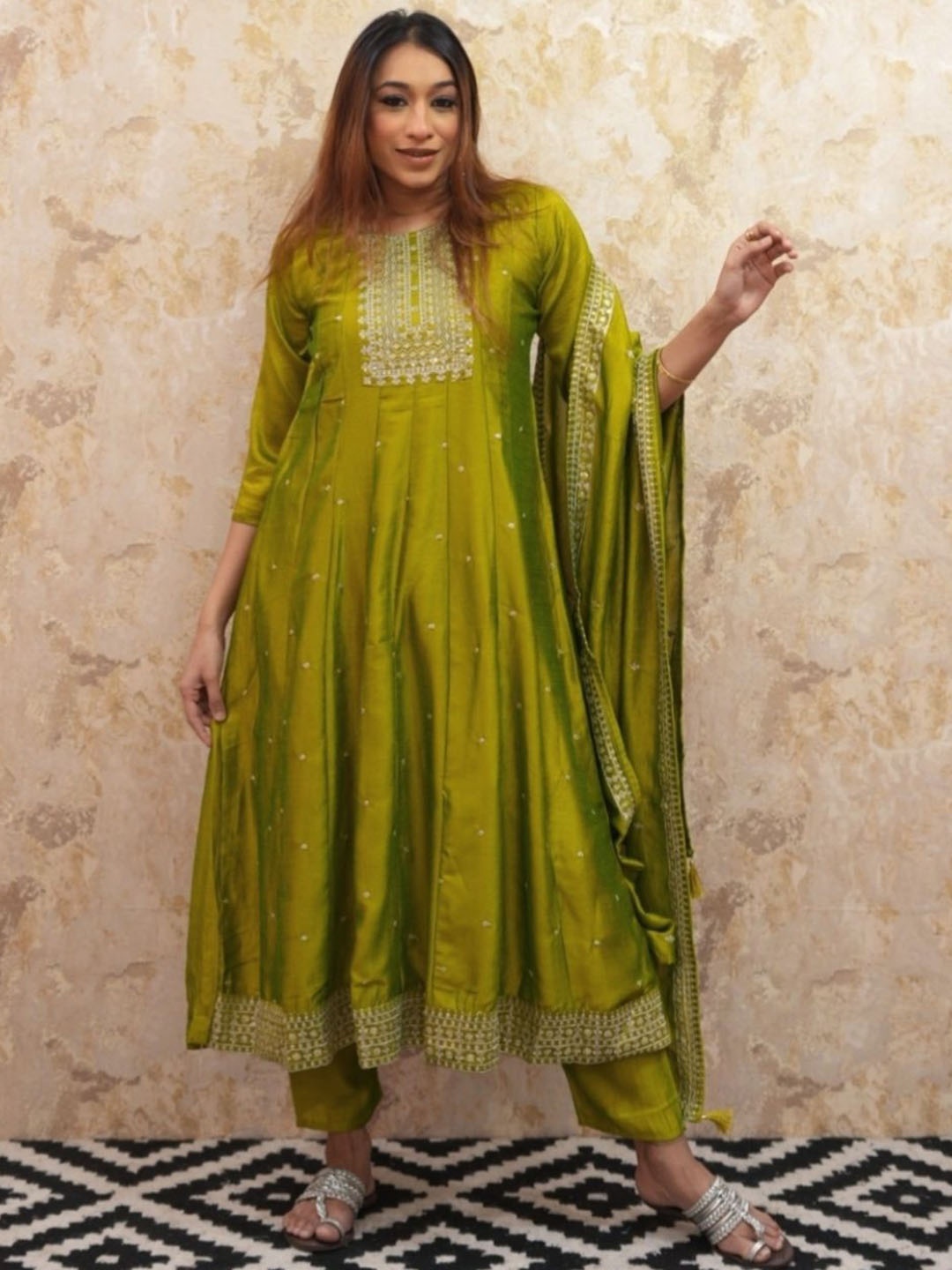 AMAAYAKARI CHIKAN Women Embroidered Regular Kurta with Trousers & With Dupatta, Green
AMAAYAKARI CHIKAN Women Embroidered Regular Kurta with Trousers & With Dupatta, Green