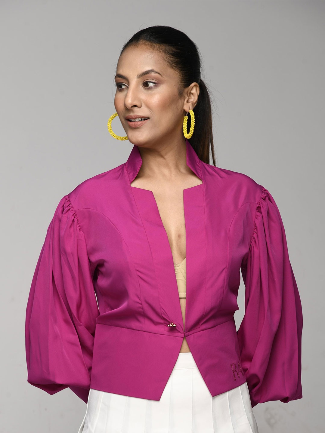 RANJ Top Having Baggy Bishop Sleeve And Long Cuff With A Coat Collar And Fitted Hem., Pink
RANJ Top Having Baggy Bishop Sleeve And Long Cuff With A Coat Collar And Fitted Hem., Pink