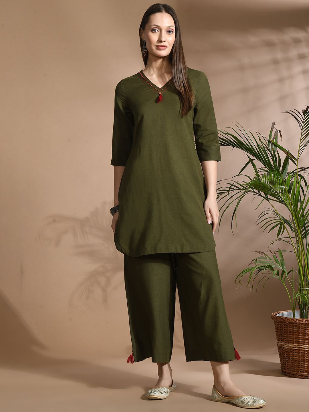 Jaipur Kurti Women Yoke Design Regular Thread Work Pure Cotton Kurta with Palazzos, Green
Jaipur Kurti Women Yoke Design Regular Thread Work Pure Cotton Kurta with Palazzos, Green