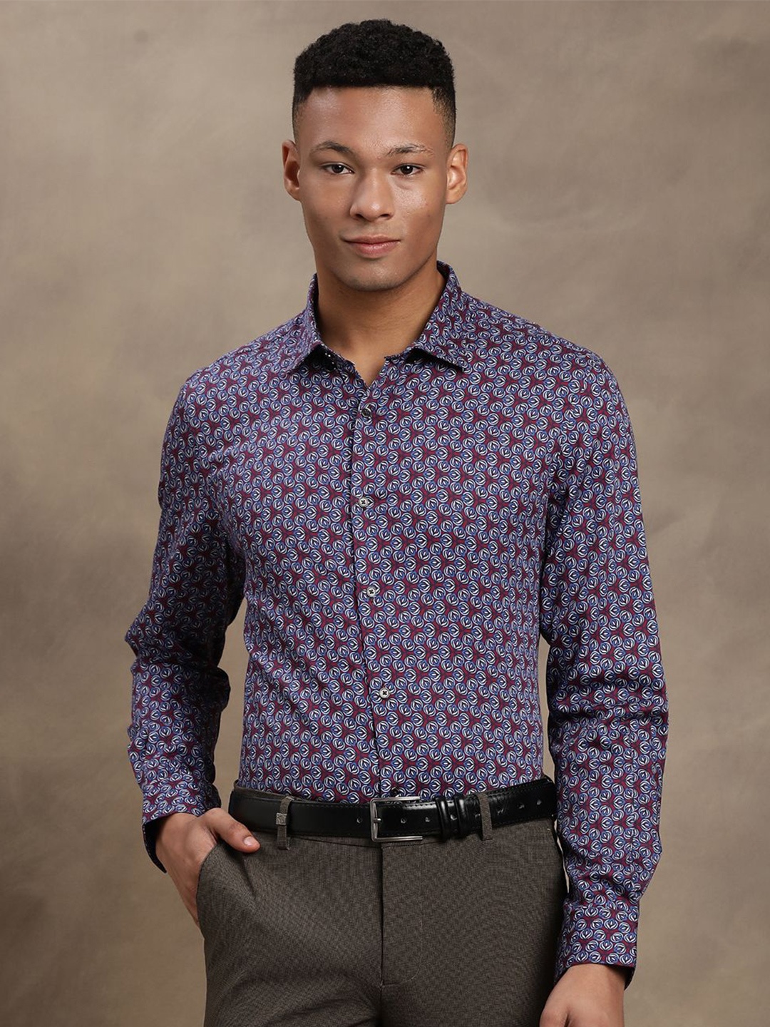 Turtle Men Classic Slim Fit Spread Collar Floral Printed Cotton Formal Shirt, Navy blue
Turtle Men Classic Slim Fit Spread Collar Floral Printed Cotton Formal Shirt, Navy blue